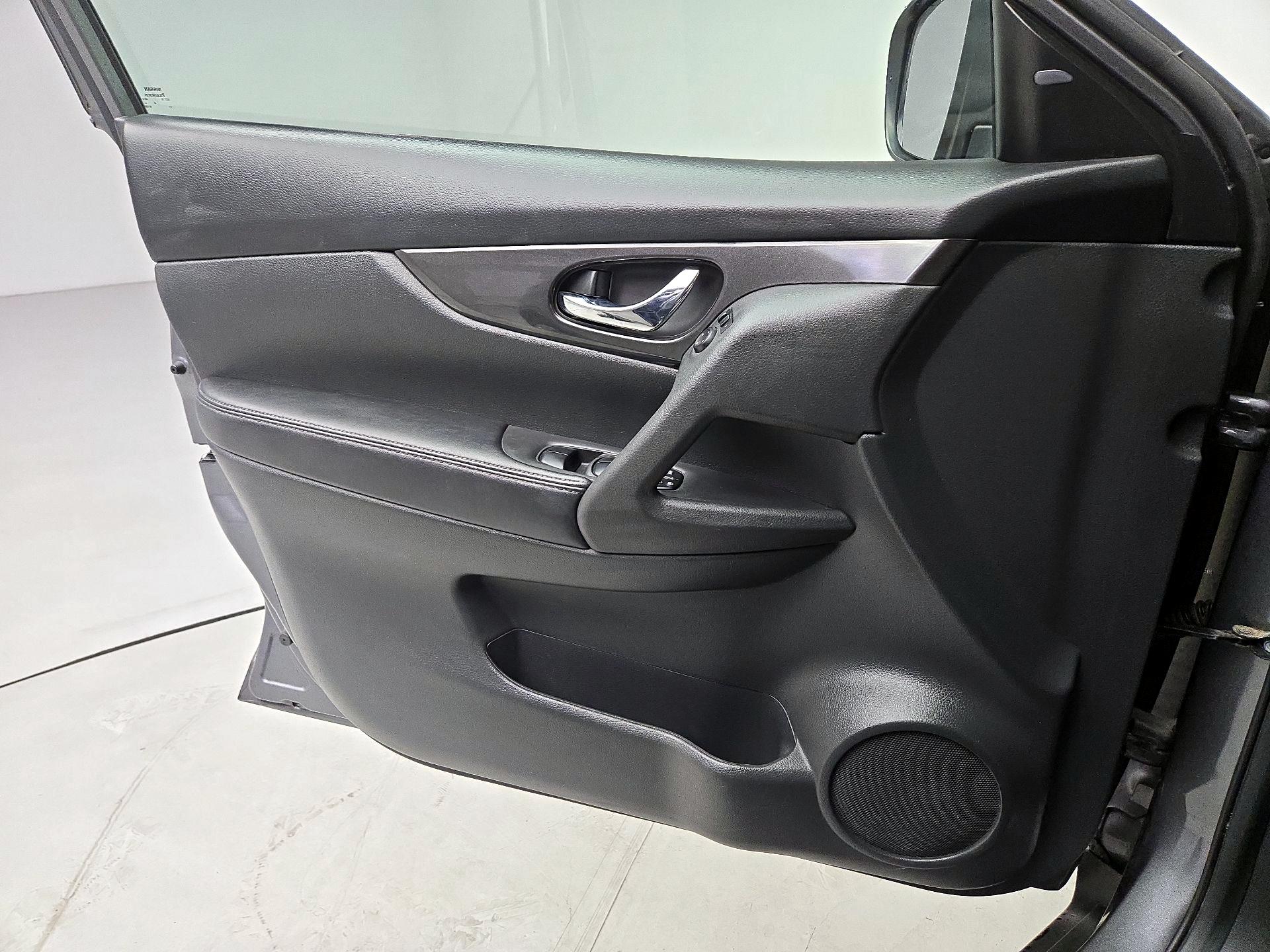Thumbnail: 2018 Nissan Rogue - 12