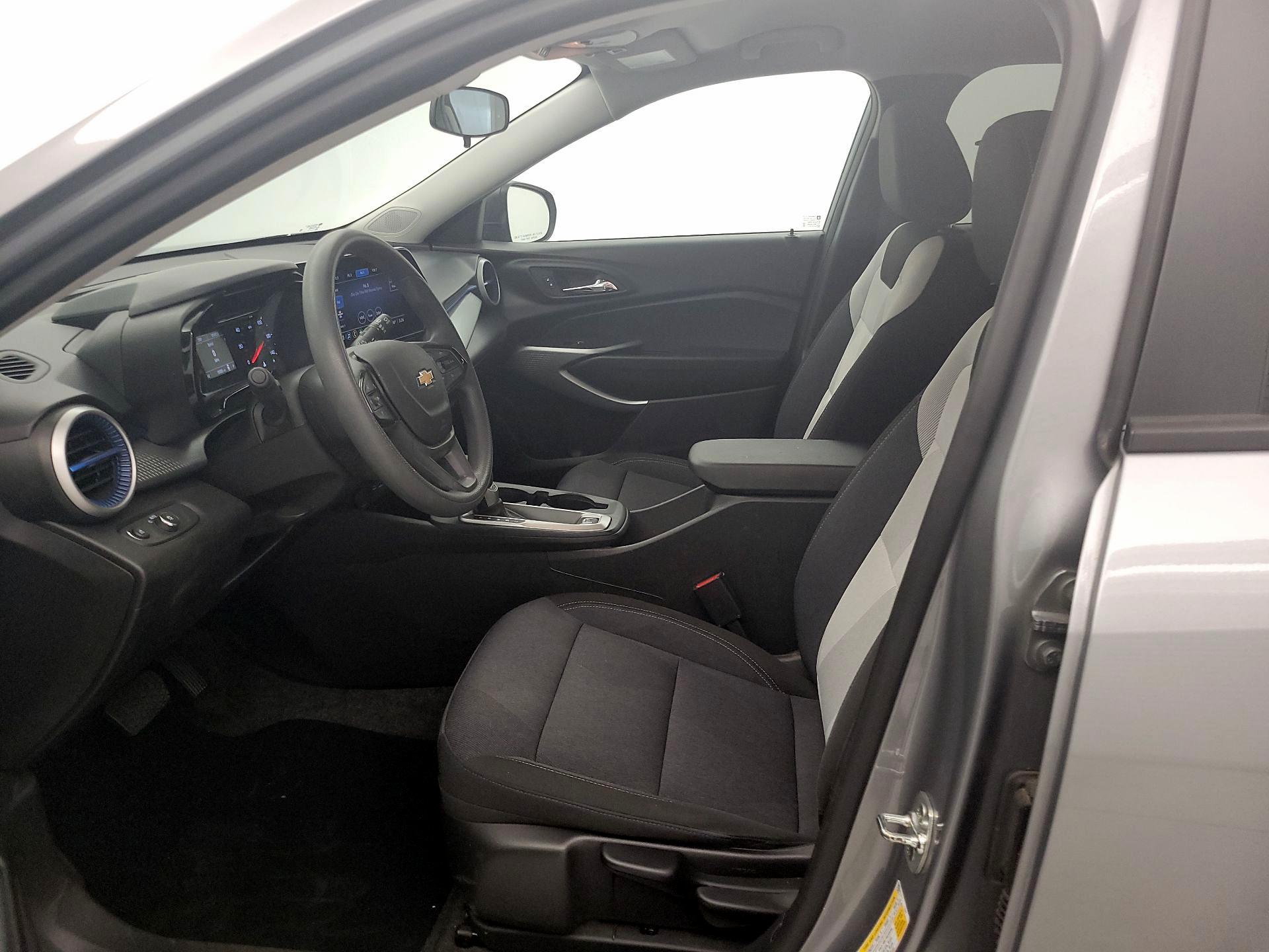 Thumbnail: 2025 Chevrolet Trax - 11