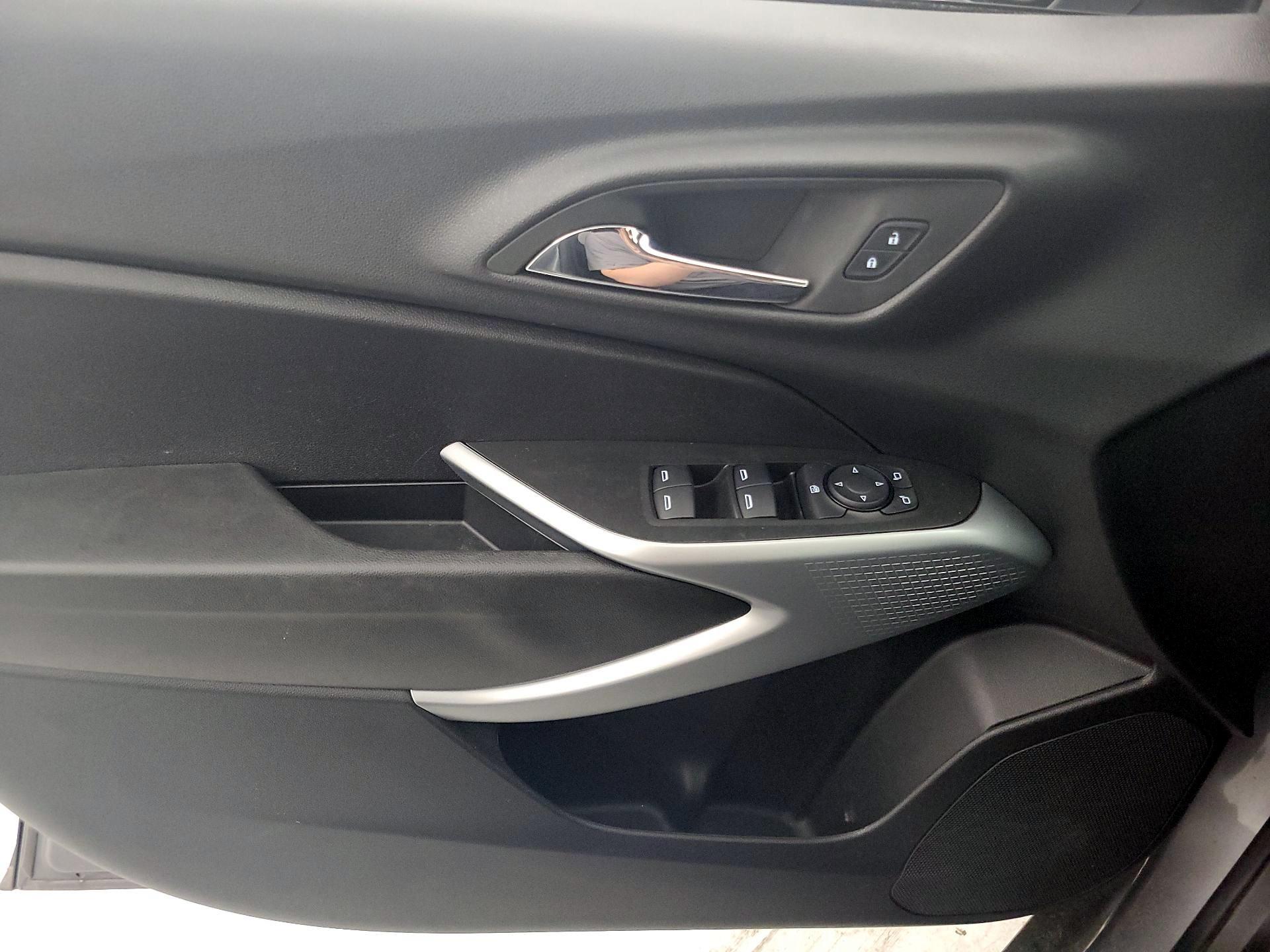 Thumbnail: 2025 Chevrolet Trax - 12