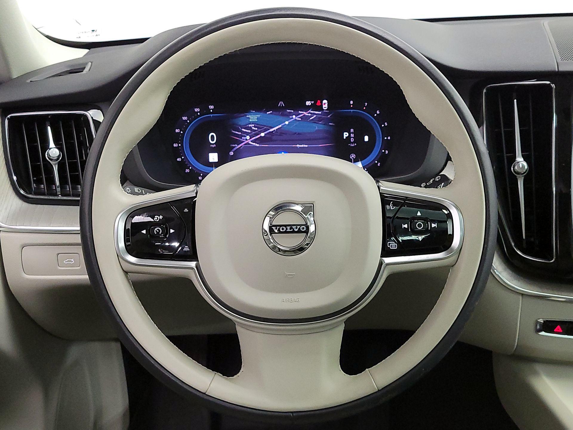 Thumbnail: 2023 Volvo XC60 - 10