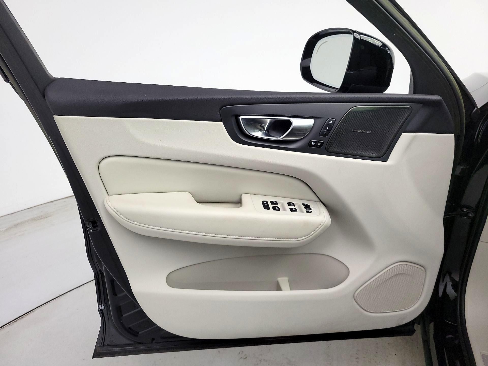 Thumbnail: 2023 Volvo XC60 - 12