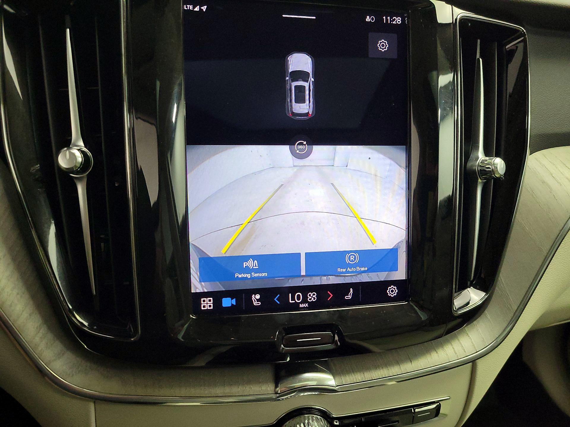 Thumbnail: 2023 Volvo XC60 - 15
