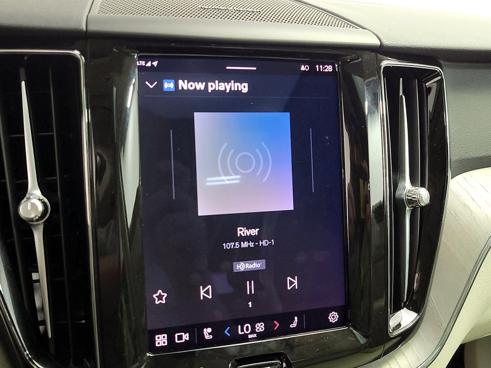 2023 Volvo XC60 Plus - Photo 17
