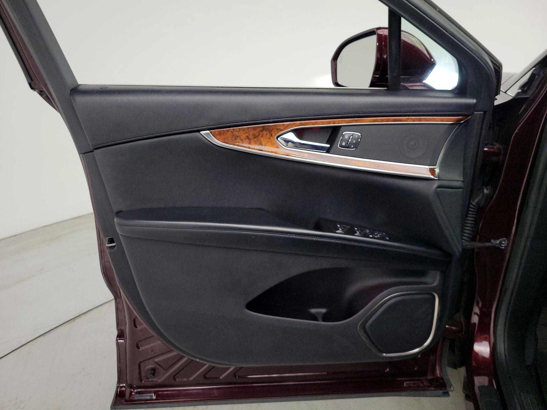 Thumbnail: 2019 Lincoln Nautilus - 12