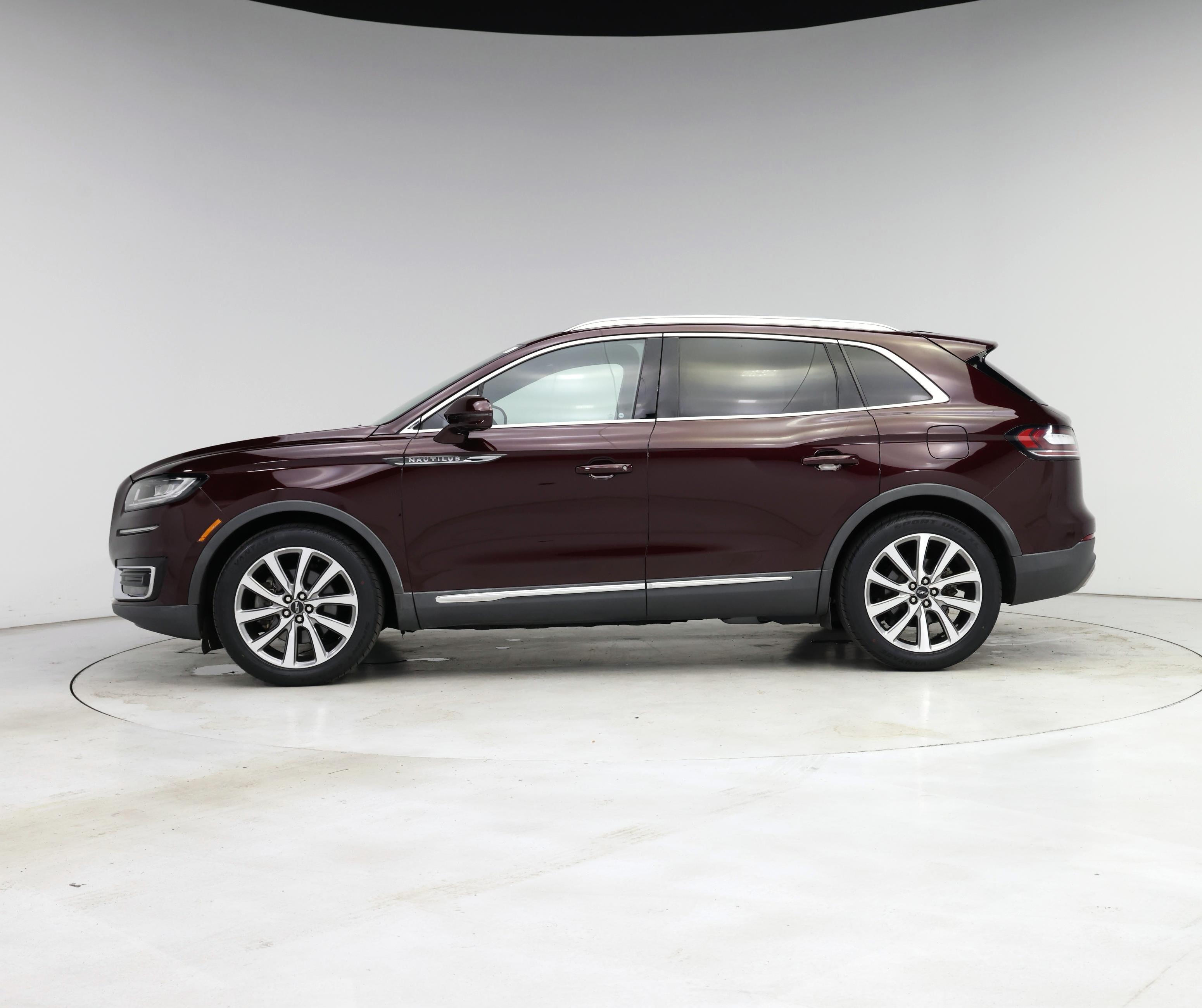 Thumbnail: 2019 Lincoln Nautilus - 3