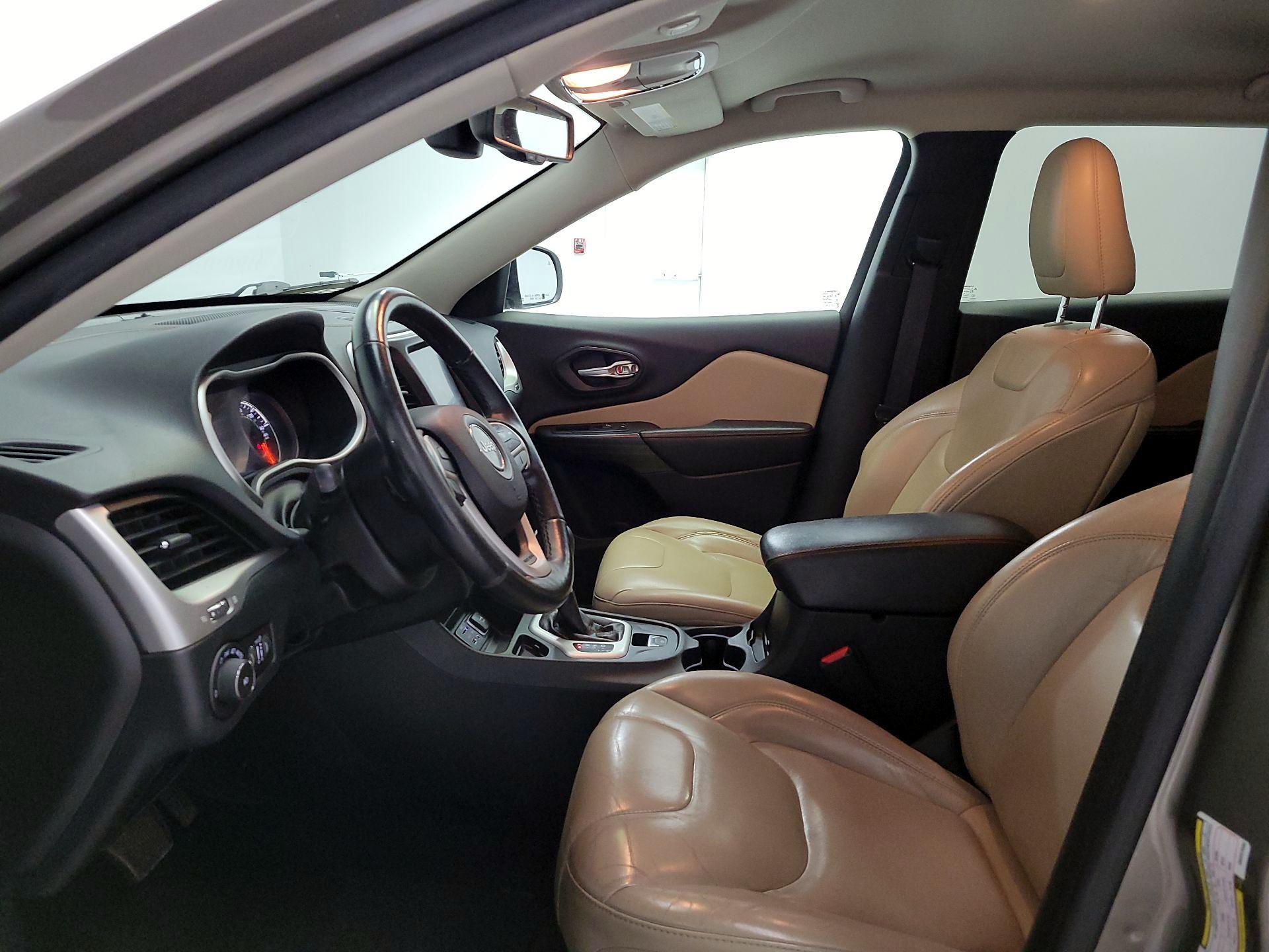 Thumbnail: 2016 Jeep Cherokee - 11