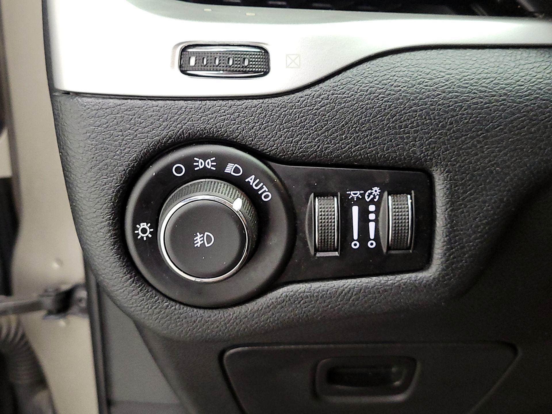 Thumbnail: 2016 Jeep Cherokee - 13