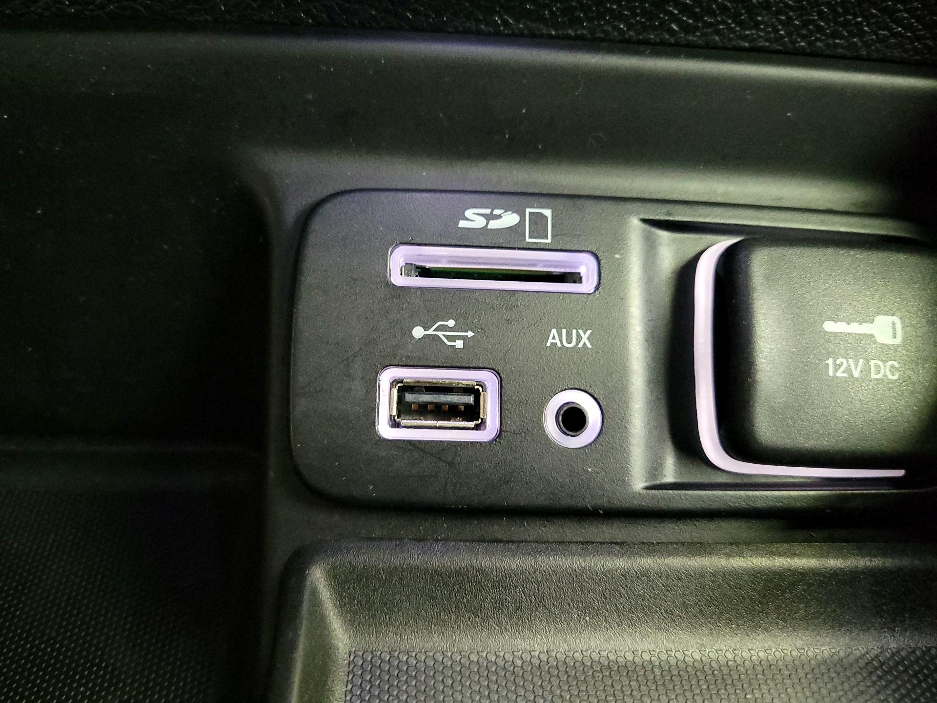 Thumbnail: 2016 Jeep Cherokee - 18