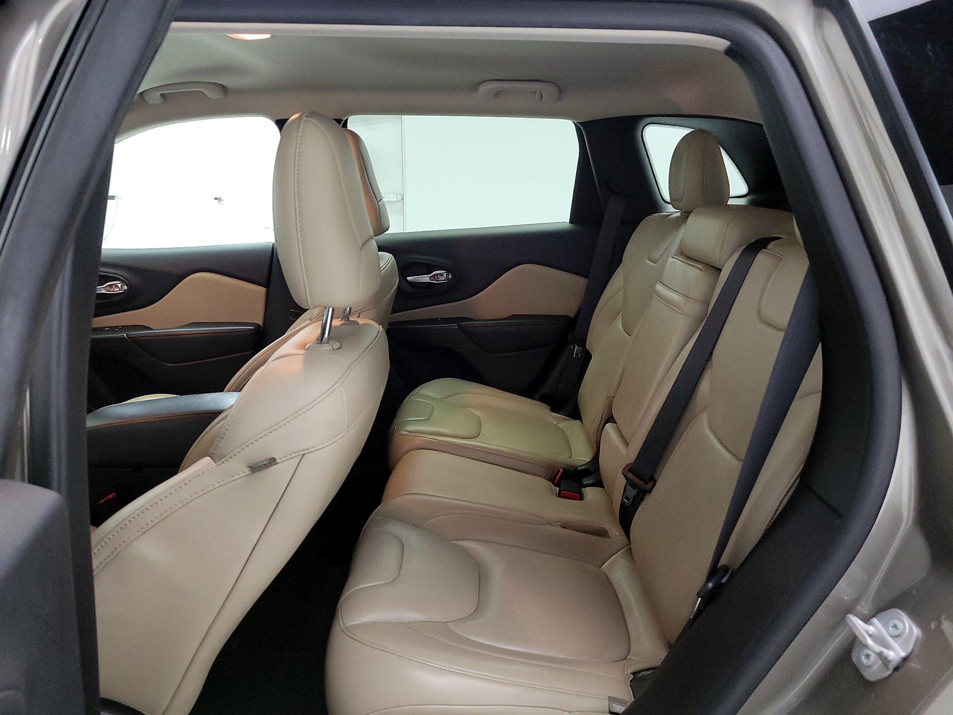 Thumbnail: 2016 Jeep Cherokee - 19