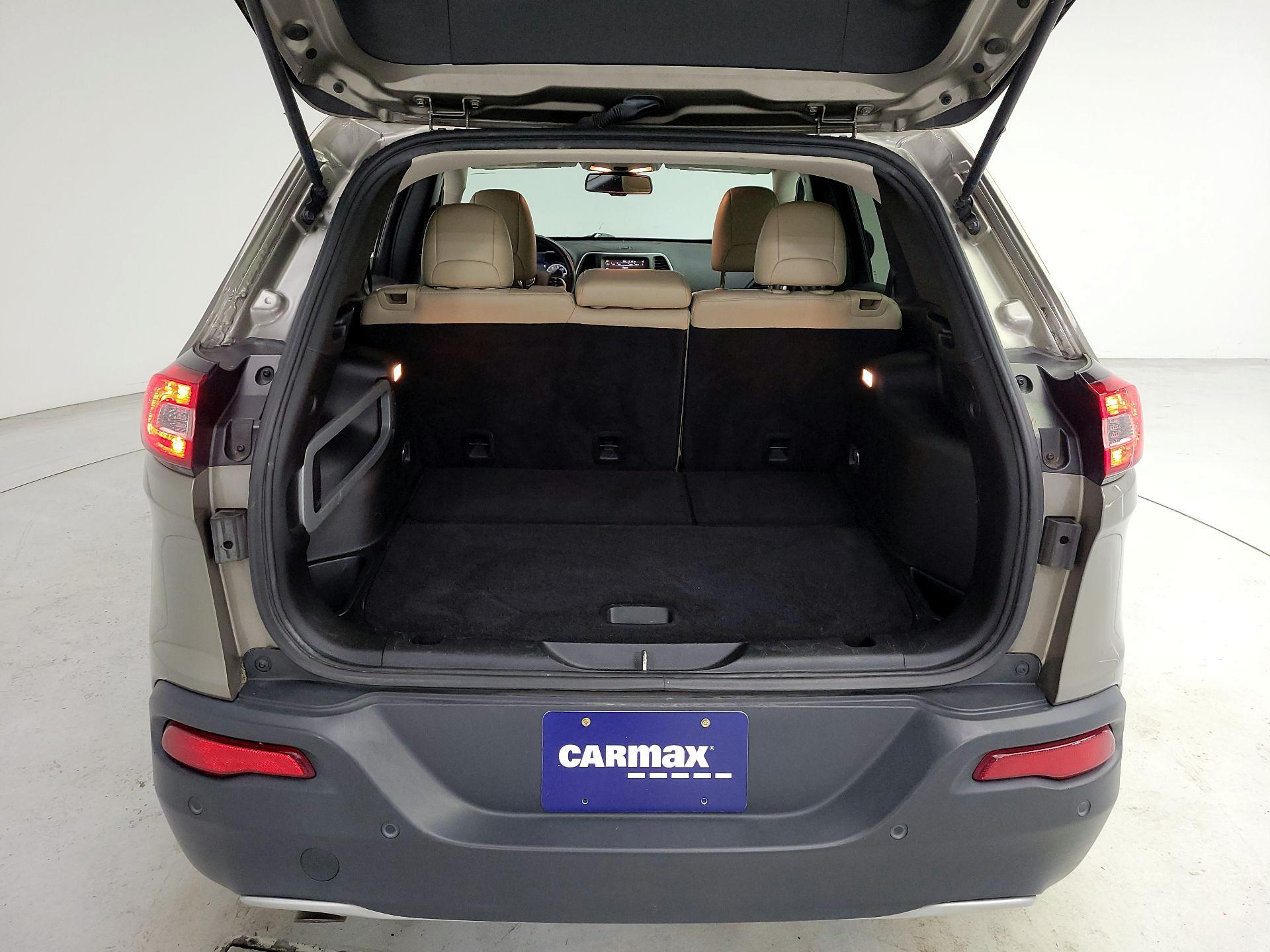 Thumbnail: 2016 Jeep Cherokee - 20