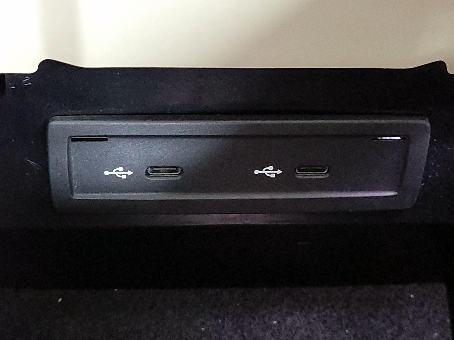 Thumbnail: 2022 Mercedes-Benz E-Class - 19