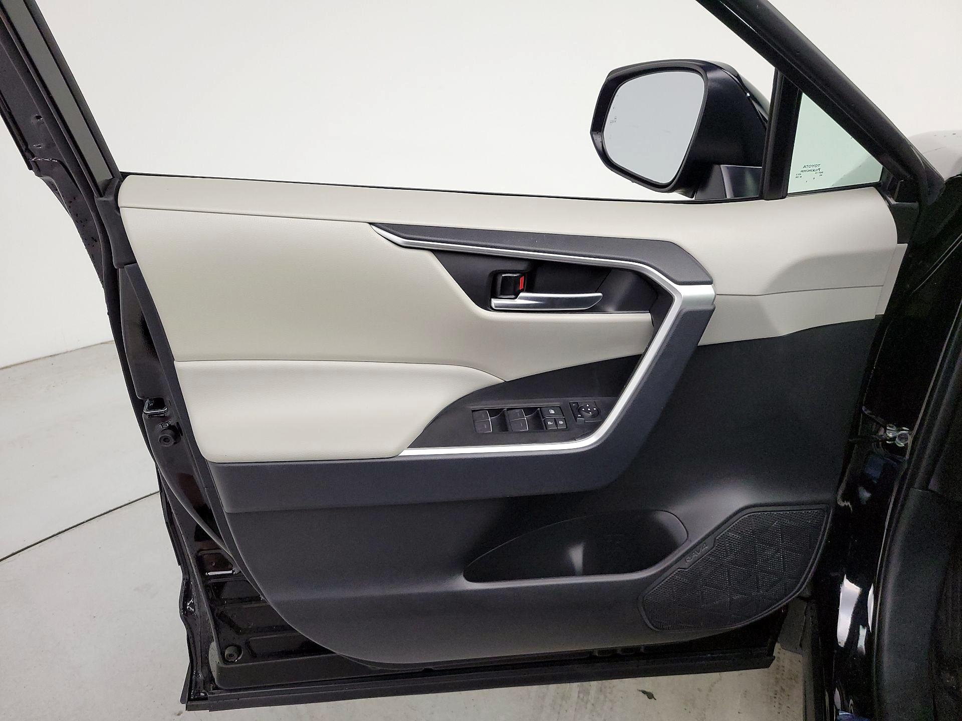 Thumbnail: 2025 Toyota RAV4 - 12