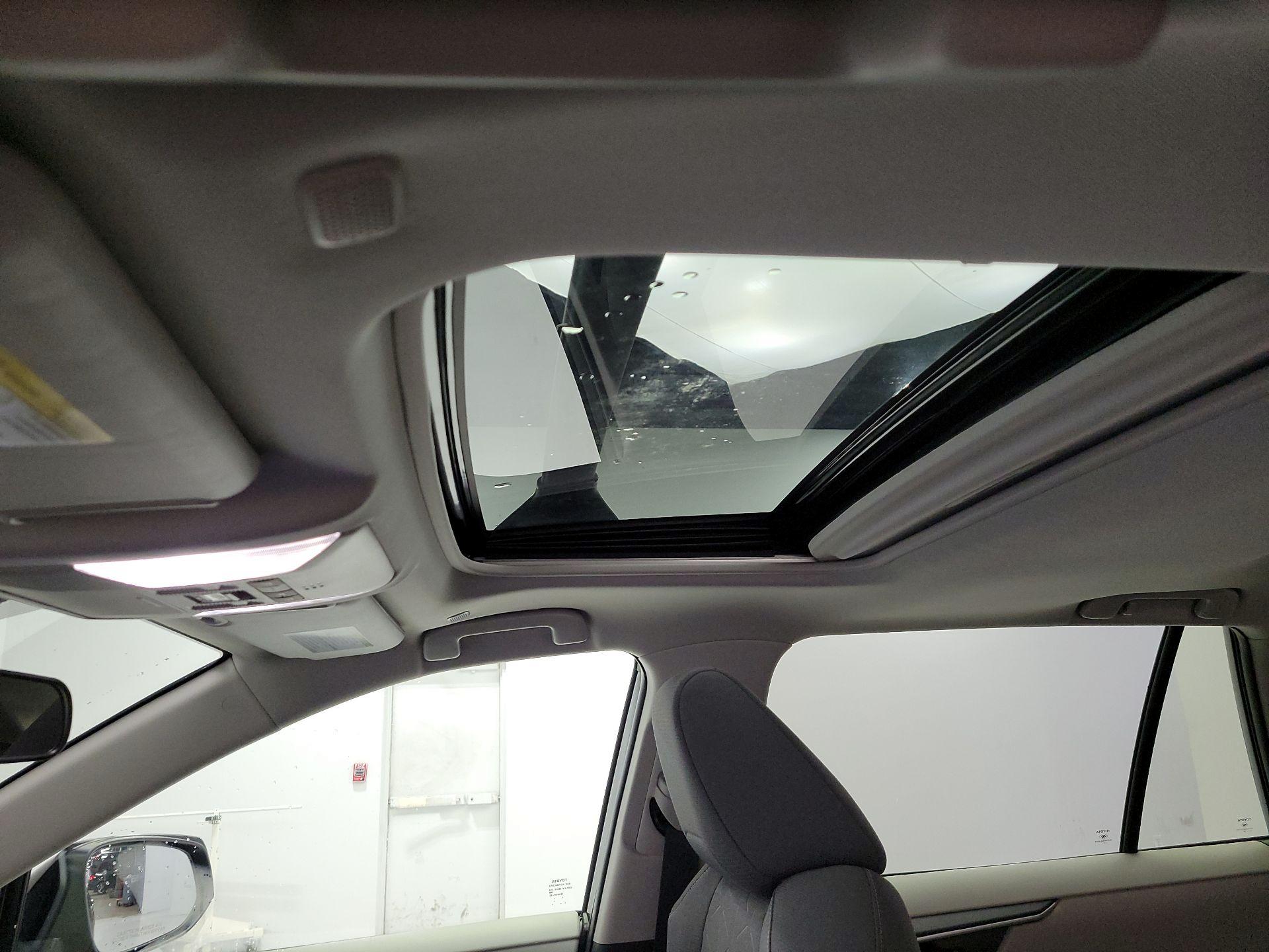 Thumbnail: 2025 Toyota RAV4 - 20