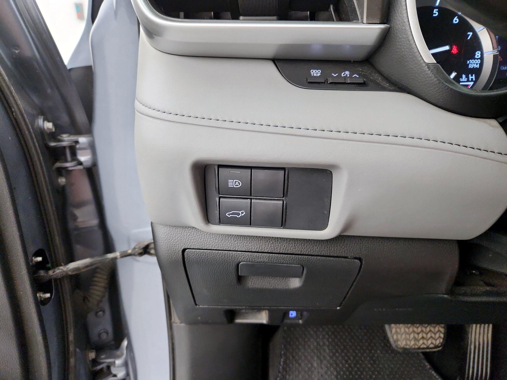 Thumbnail: 2020 Toyota Highlander - 13