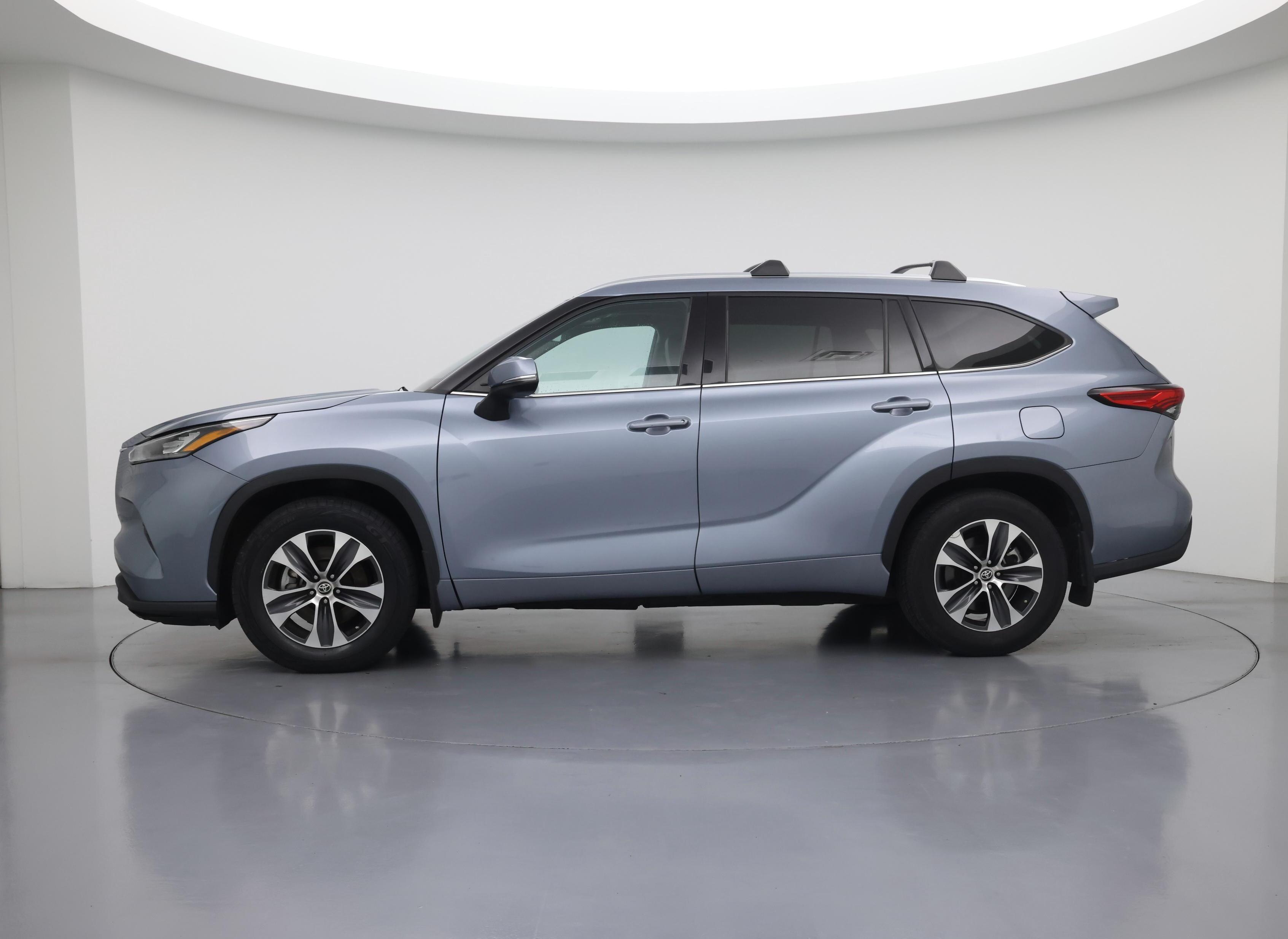 Thumbnail: 2020 Toyota Highlander - 3