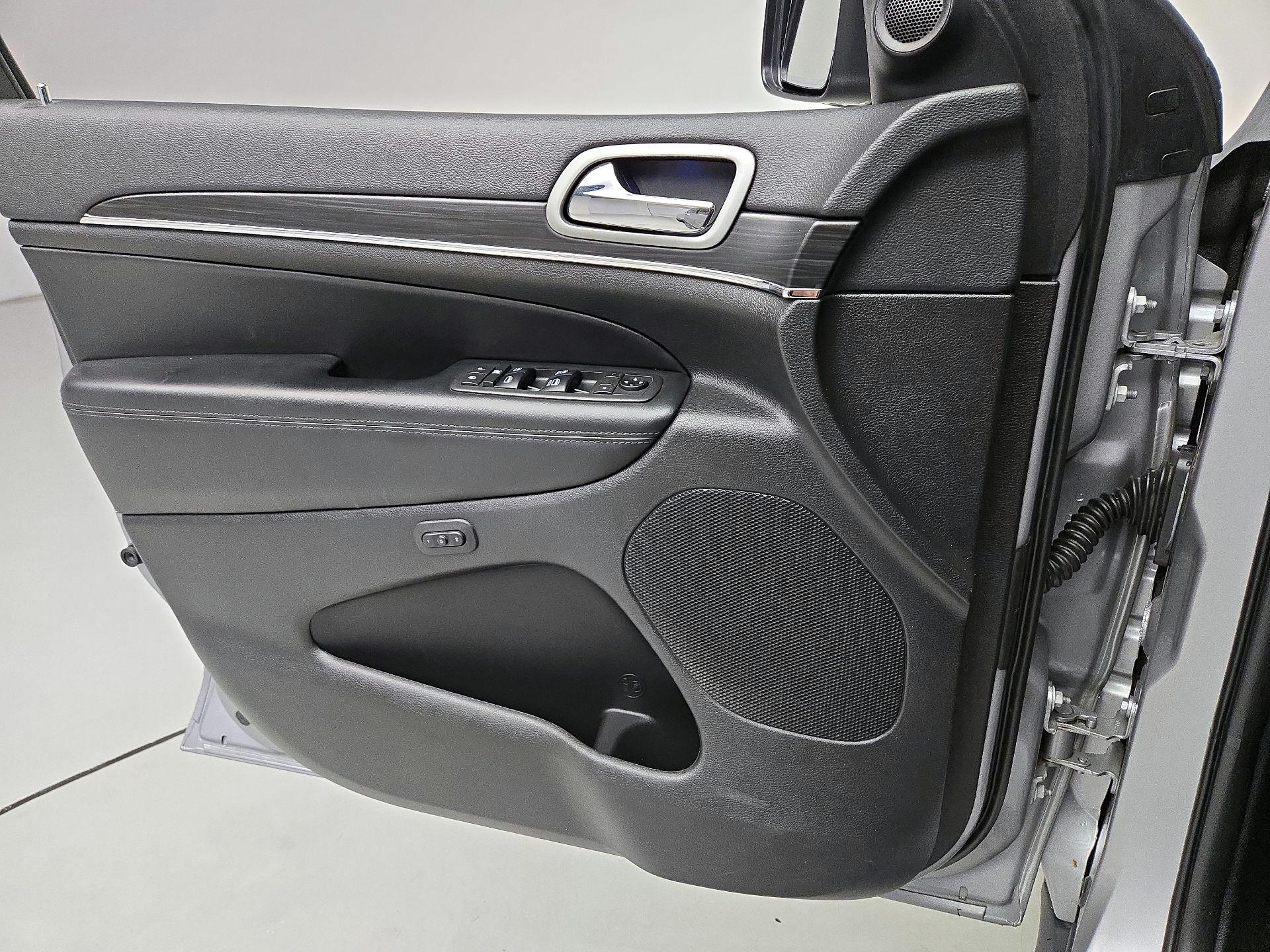 Thumbnail: 2021 Jeep Grand Cherokee - 12