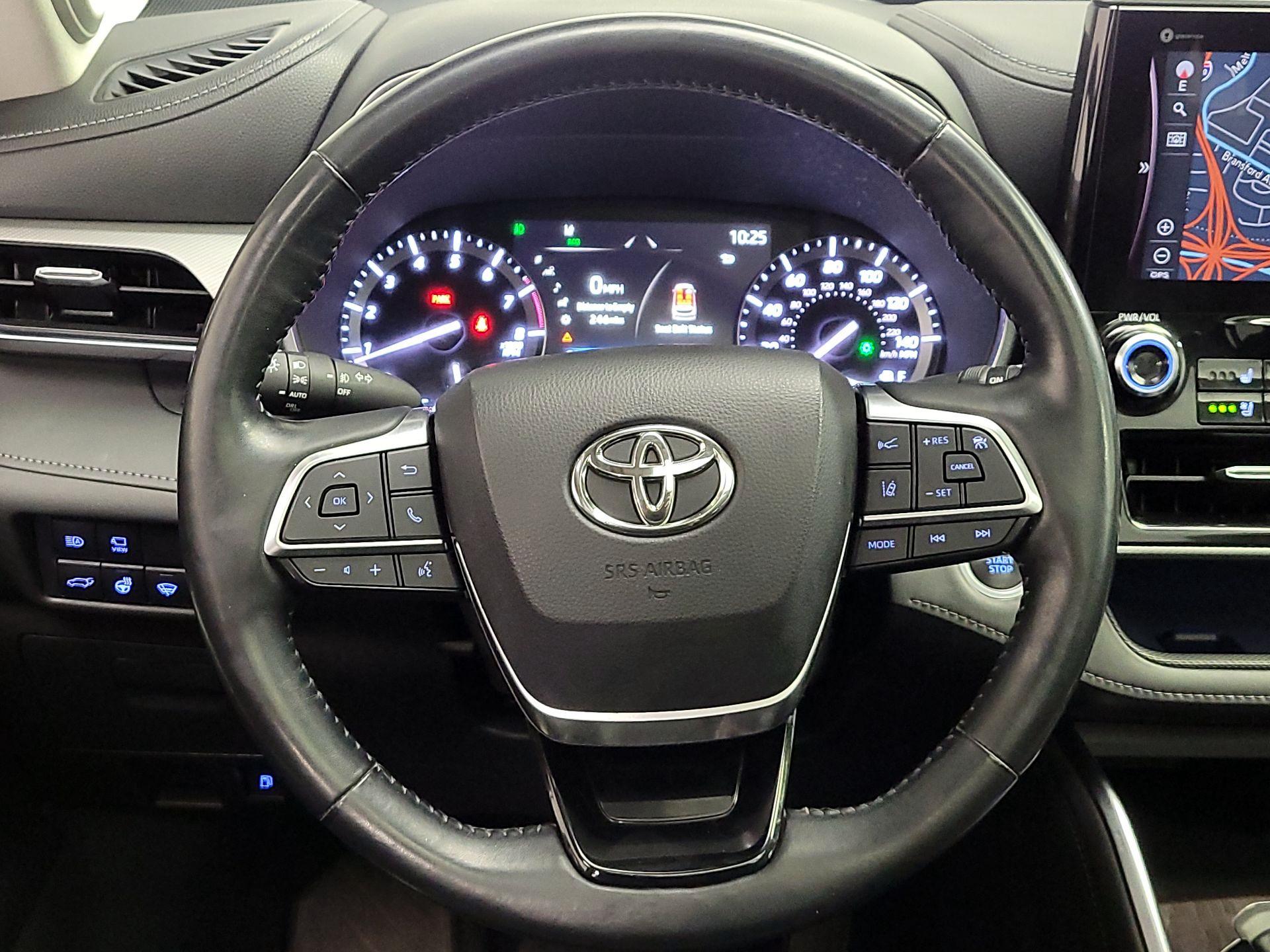 Thumbnail: 2021 Toyota Highlander - 10