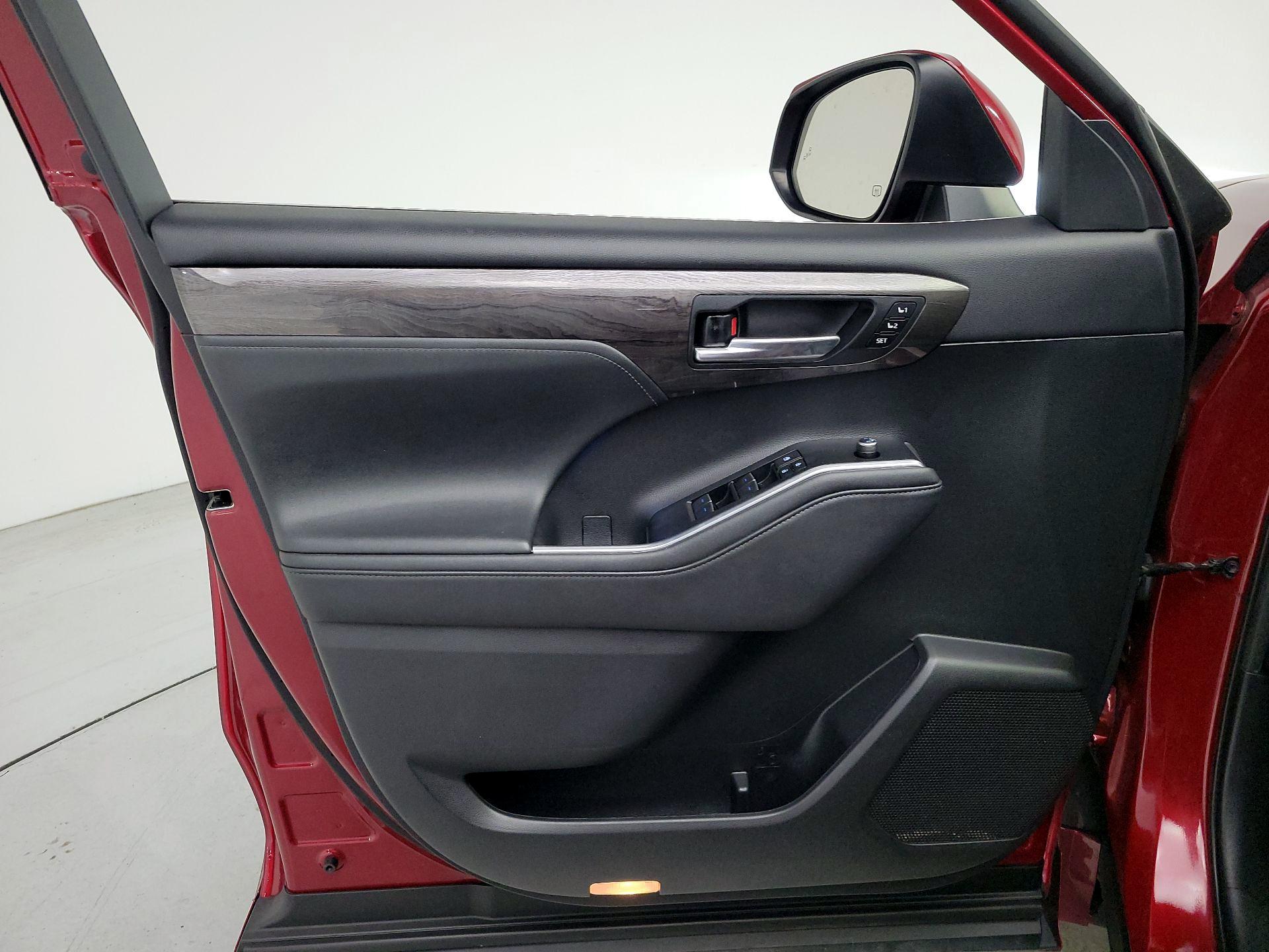 Thumbnail: 2021 Toyota Highlander - 12