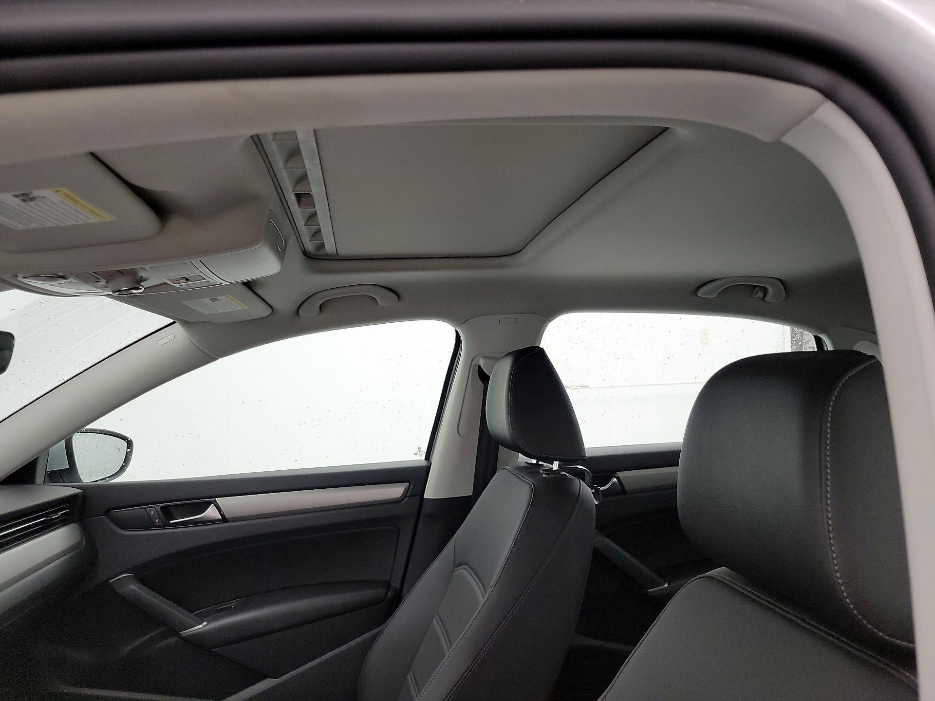 Thumbnail: 2021 Volkswagen Passat - 19