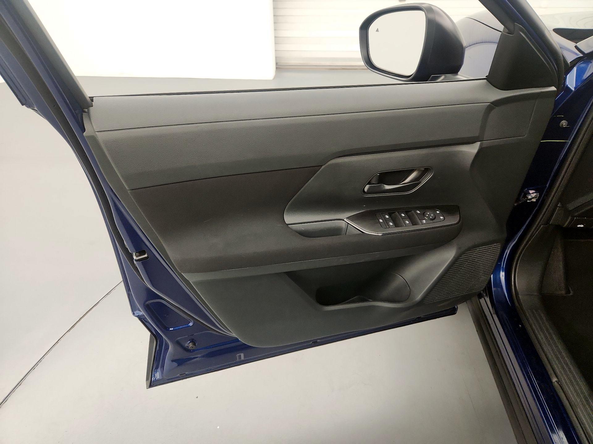 Thumbnail: 2025 Nissan Kicks - 12