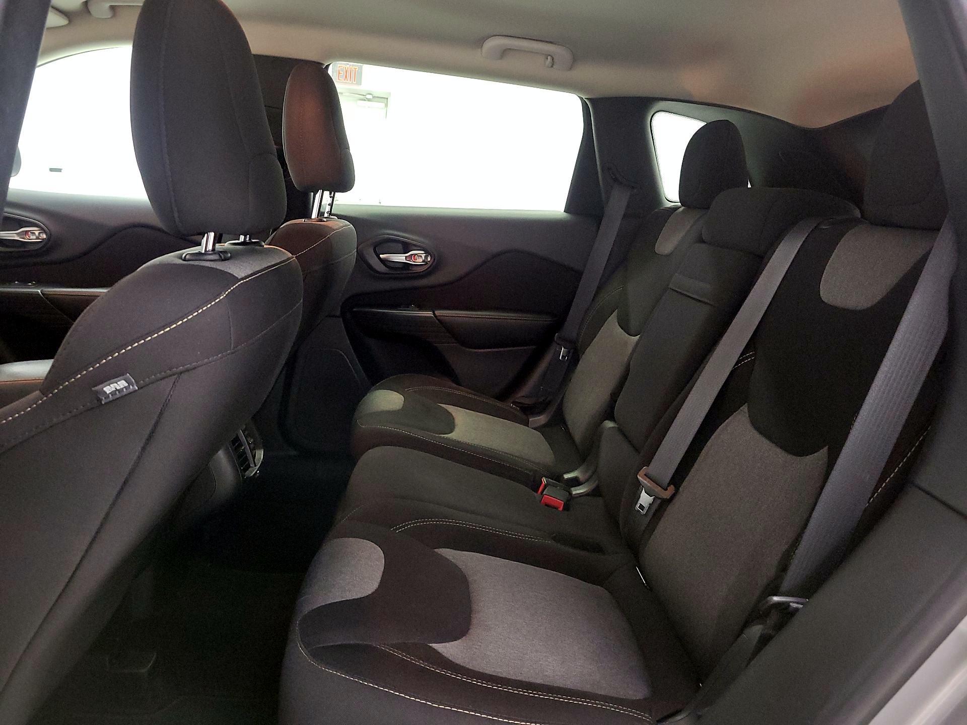 Thumbnail: 2016 Jeep Cherokee - 19