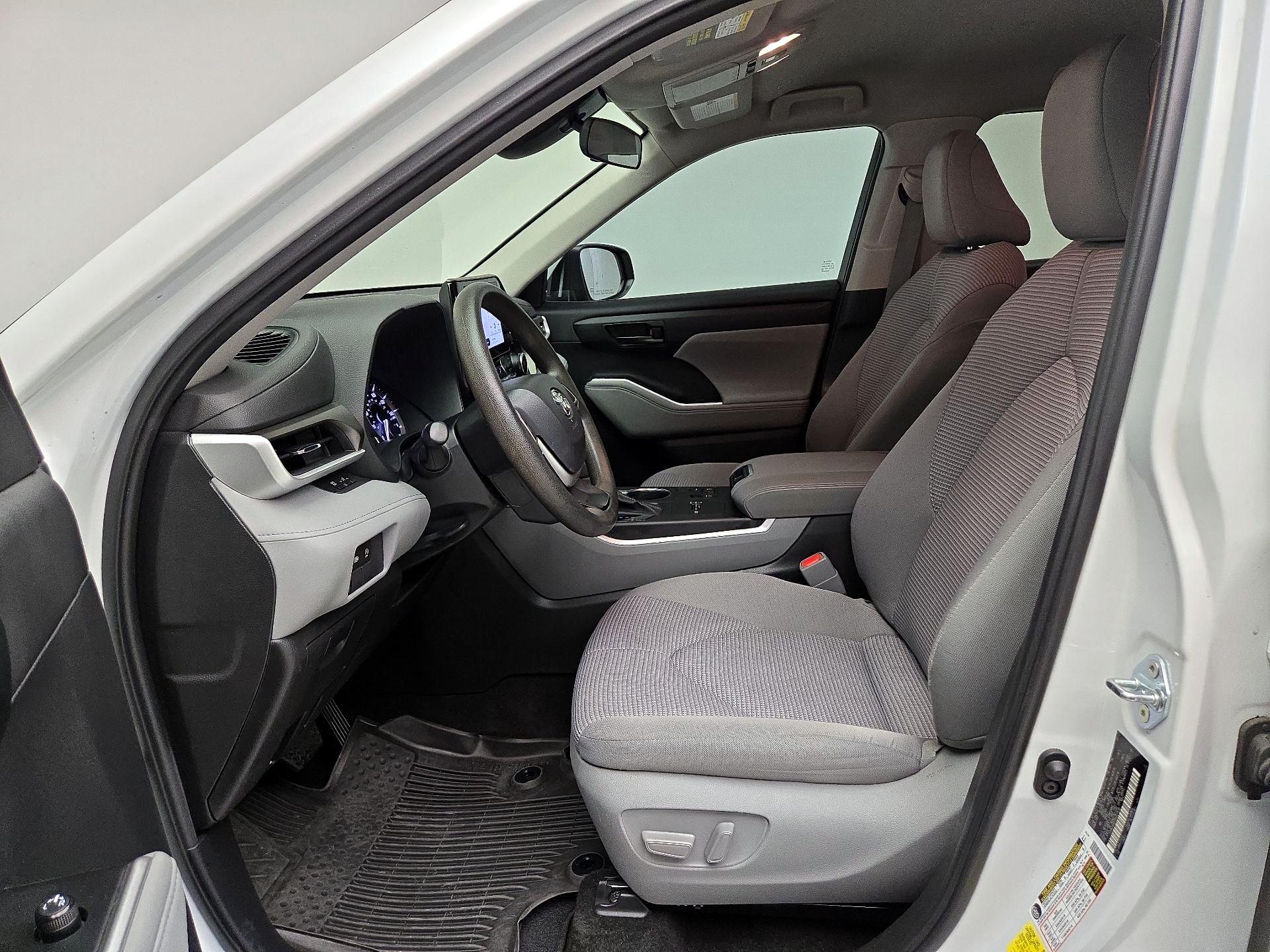 Thumbnail: 2023 Toyota Highlander - 11