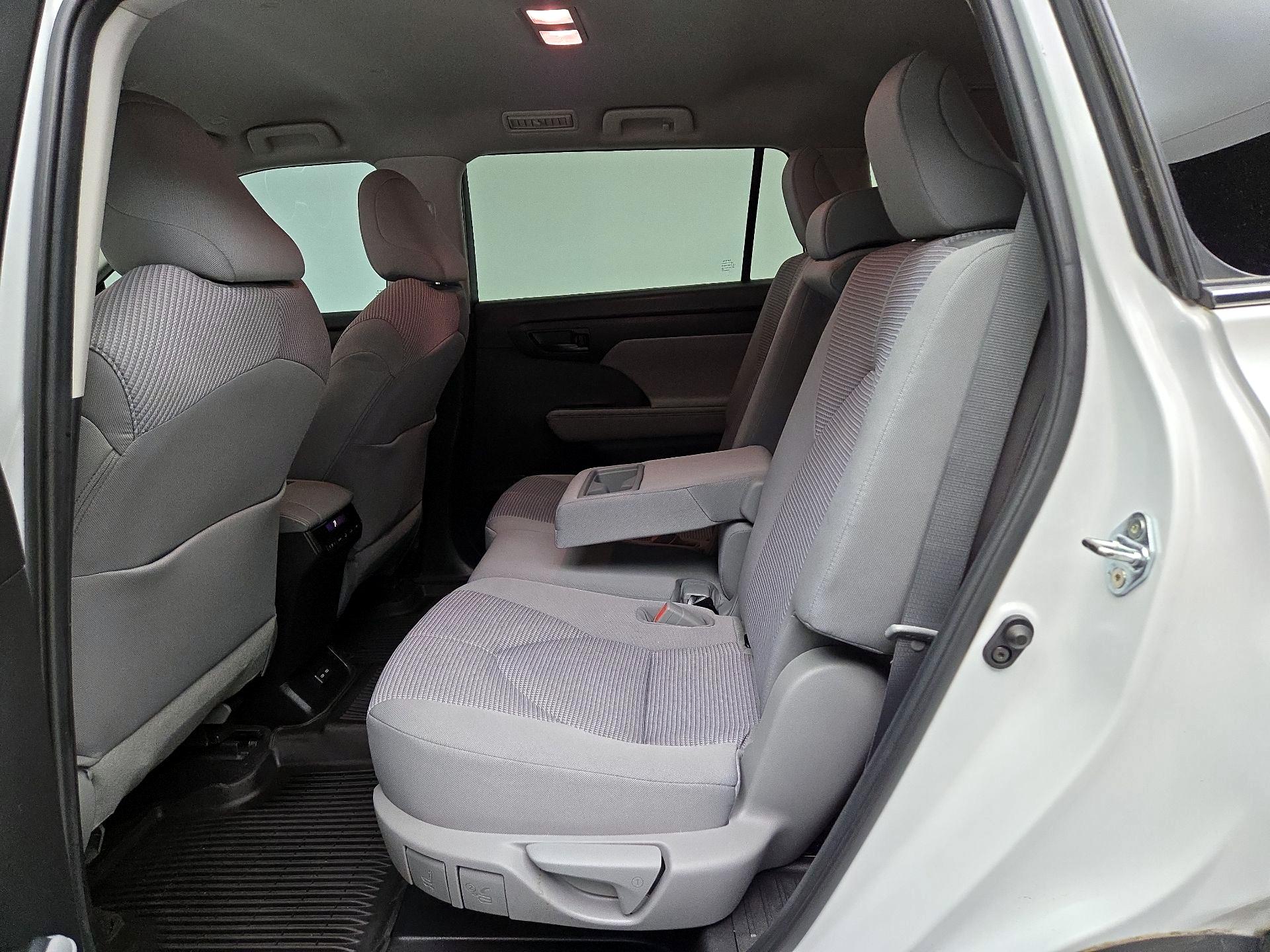 Thumbnail: 2023 Toyota Highlander - 19