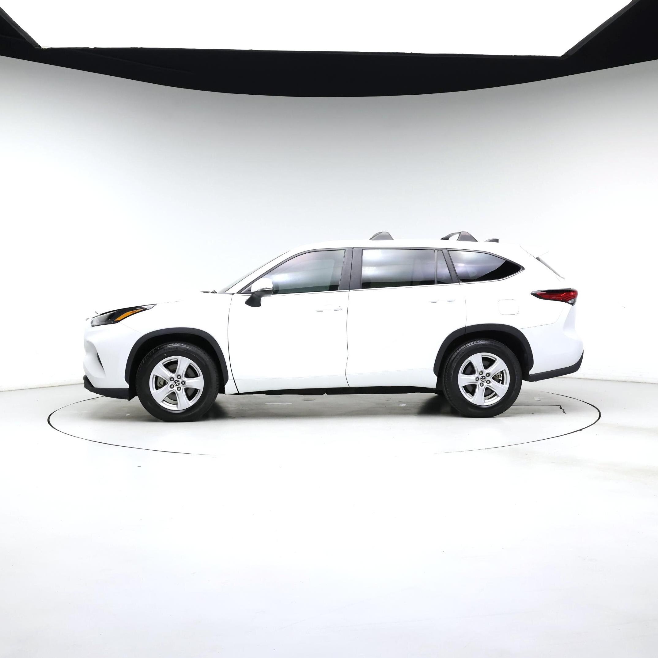 Thumbnail: 2023 Toyota Highlander - 3