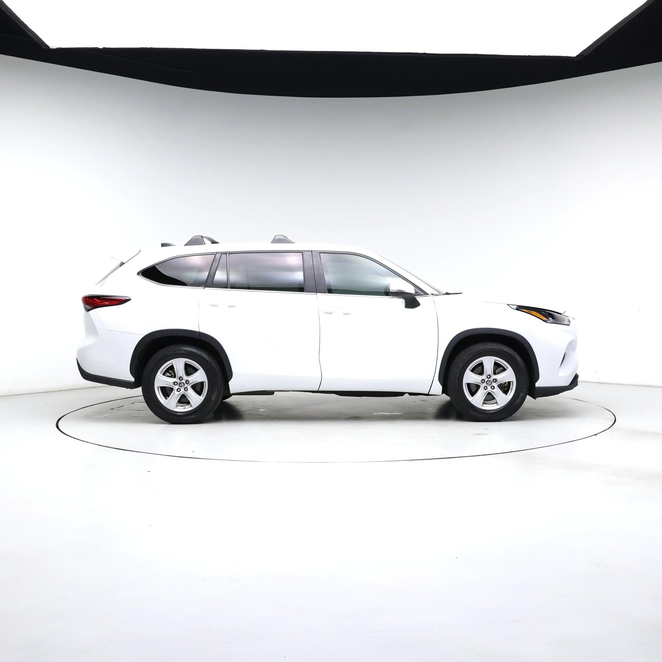 Thumbnail: 2023 Toyota Highlander - 7