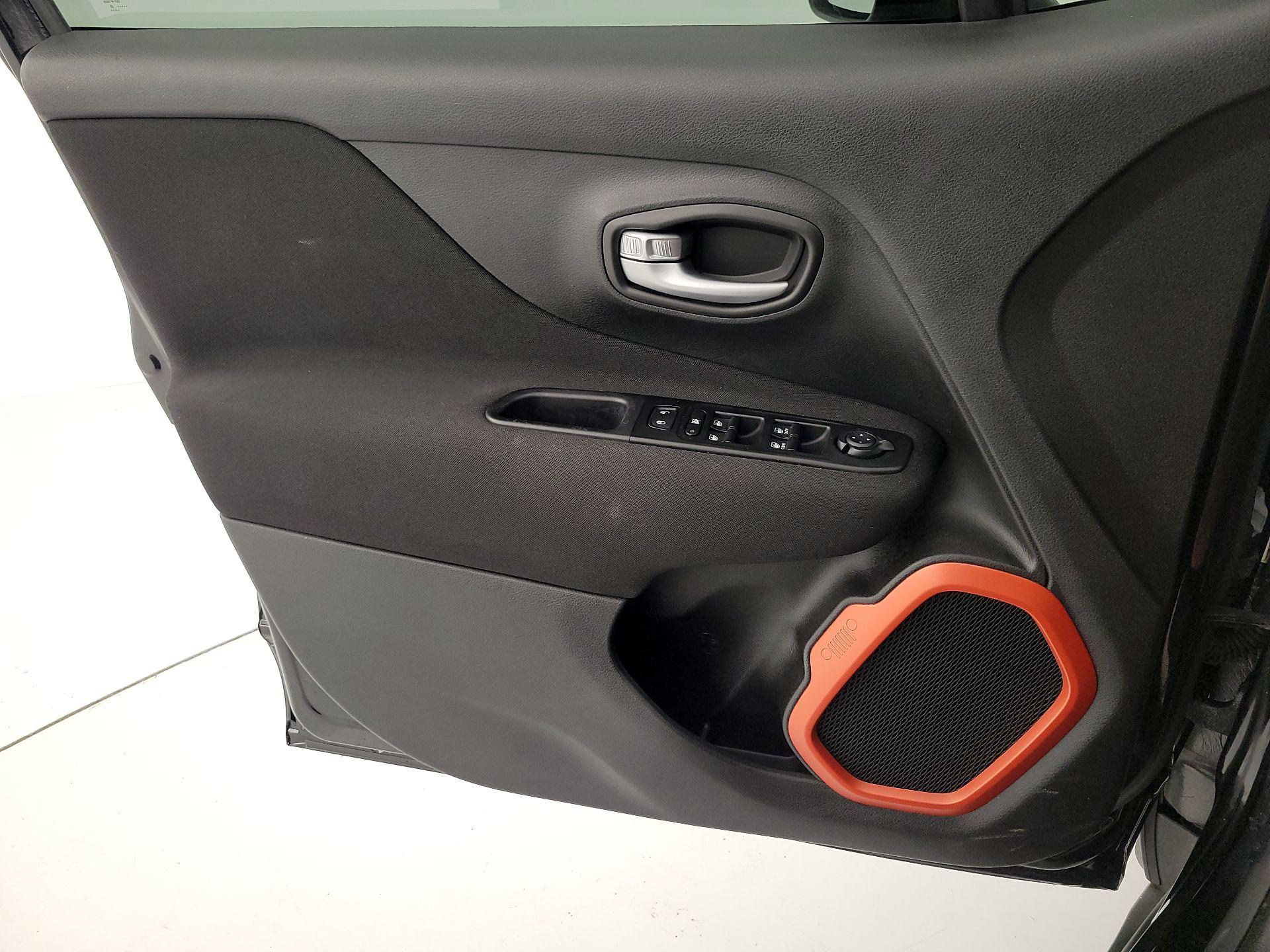 Thumbnail: 2020 Jeep Renegade - 12