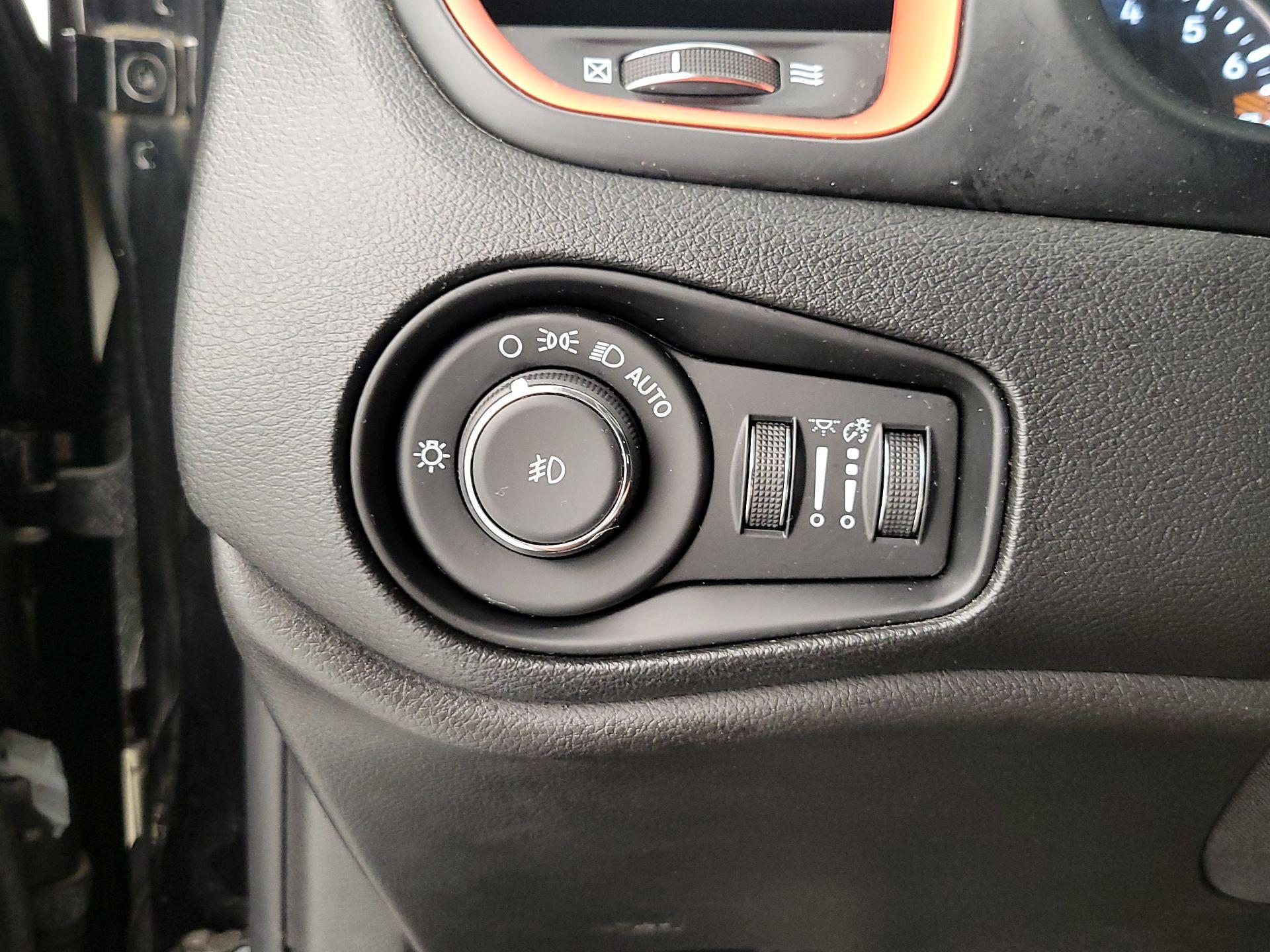 Thumbnail: 2020 Jeep Renegade - 13