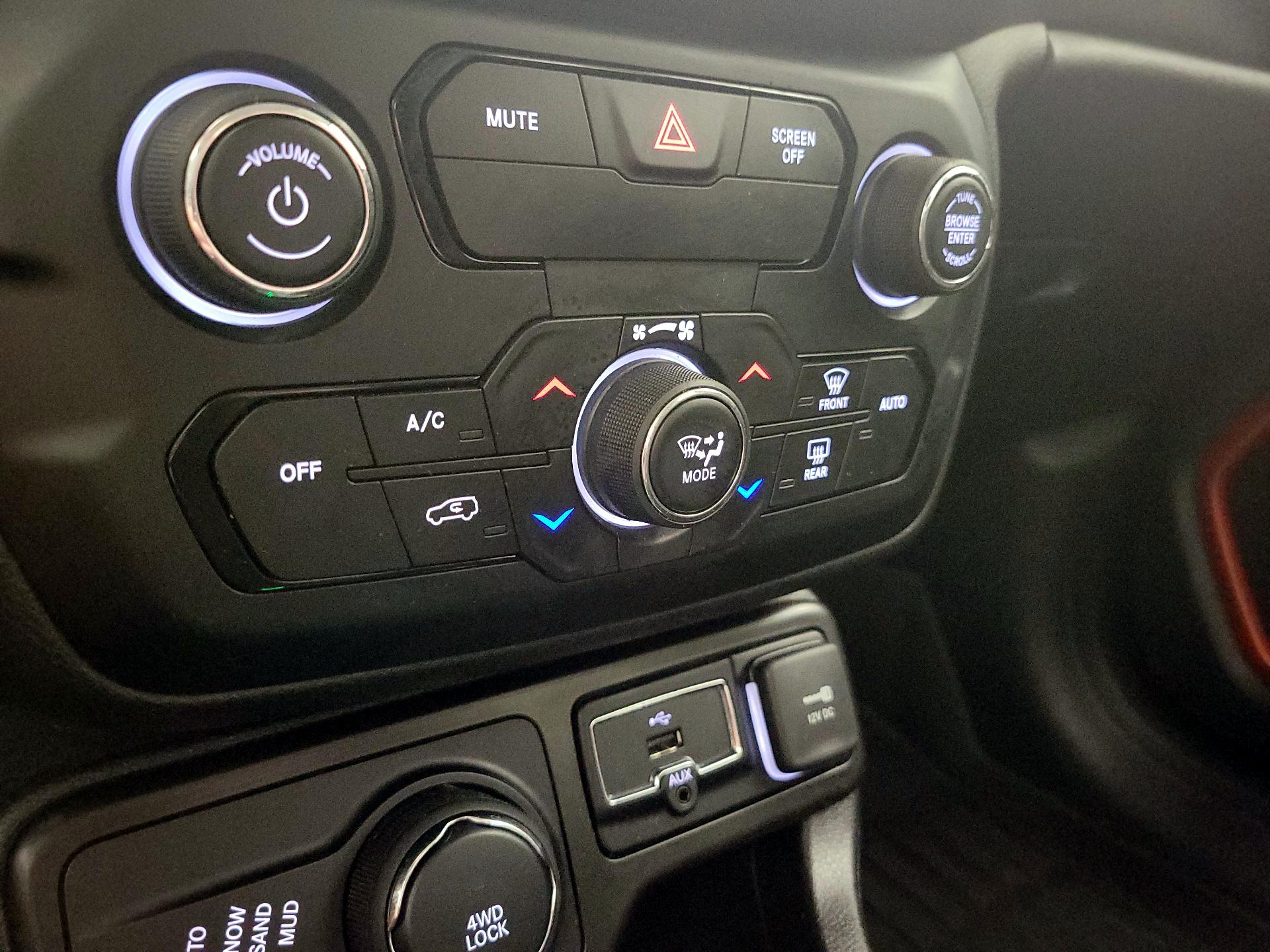 Thumbnail: 2020 Jeep Renegade - 16