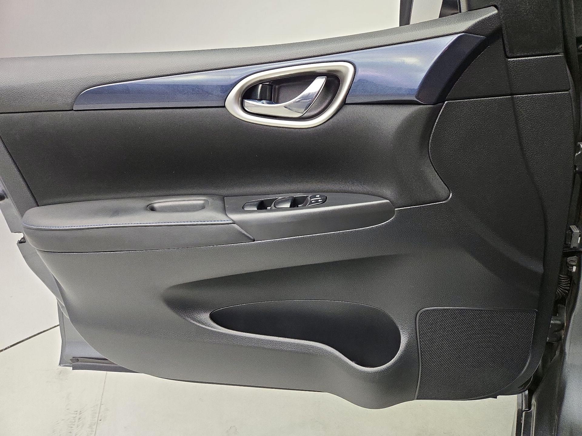 Thumbnail: 2019 Nissan Sentra - 12