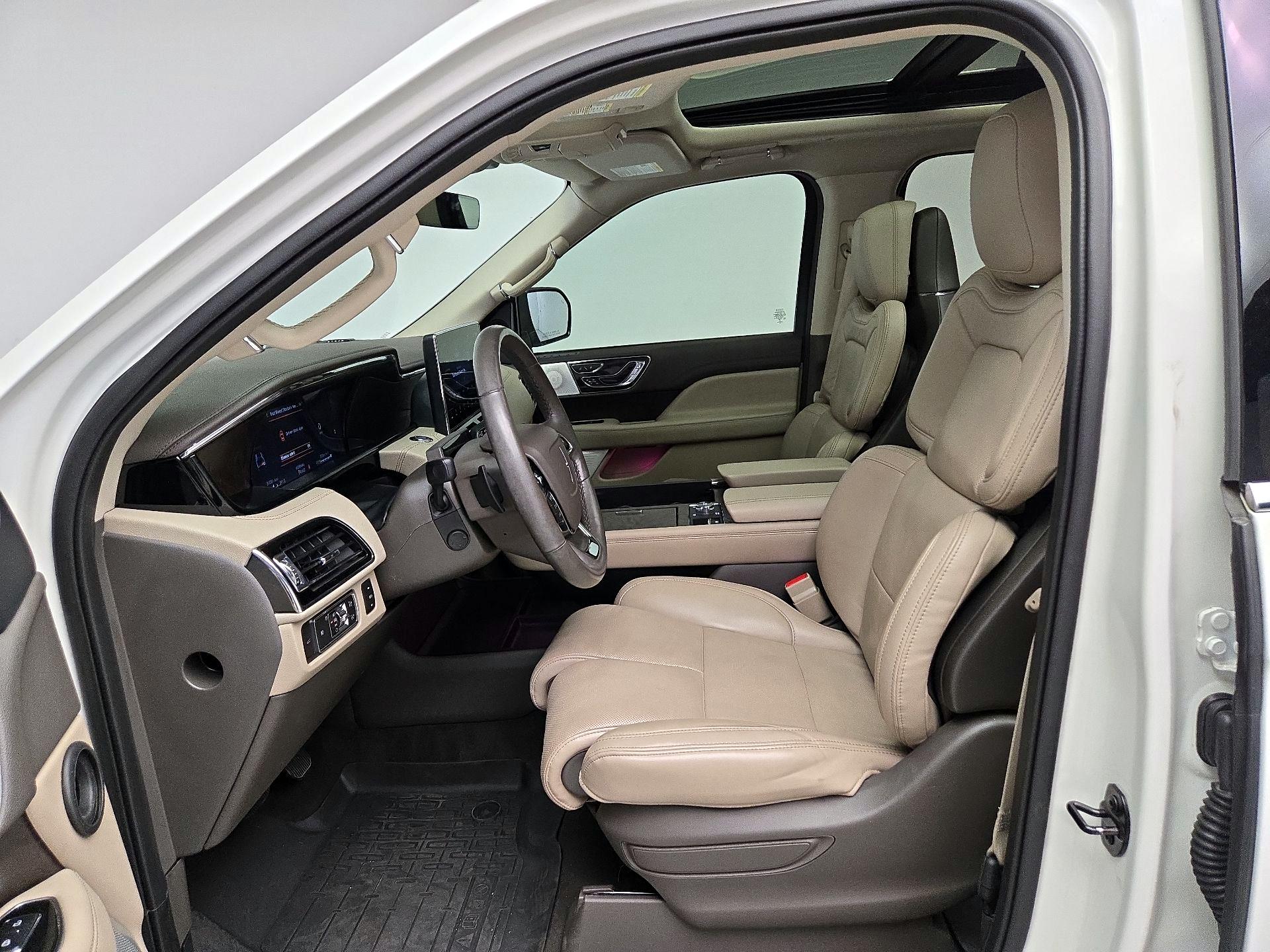 Thumbnail: 2022 Lincoln Navigator - 11