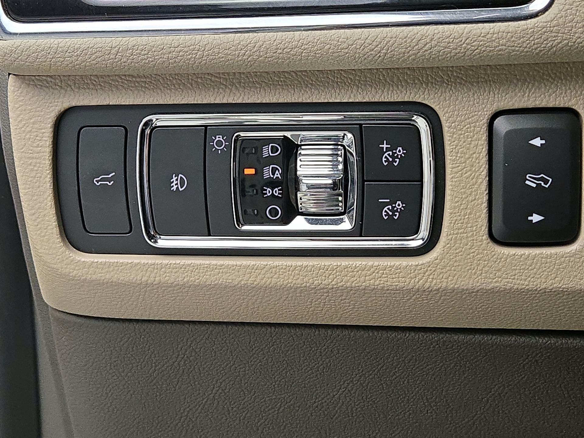 Thumbnail: 2022 Lincoln Navigator - 13