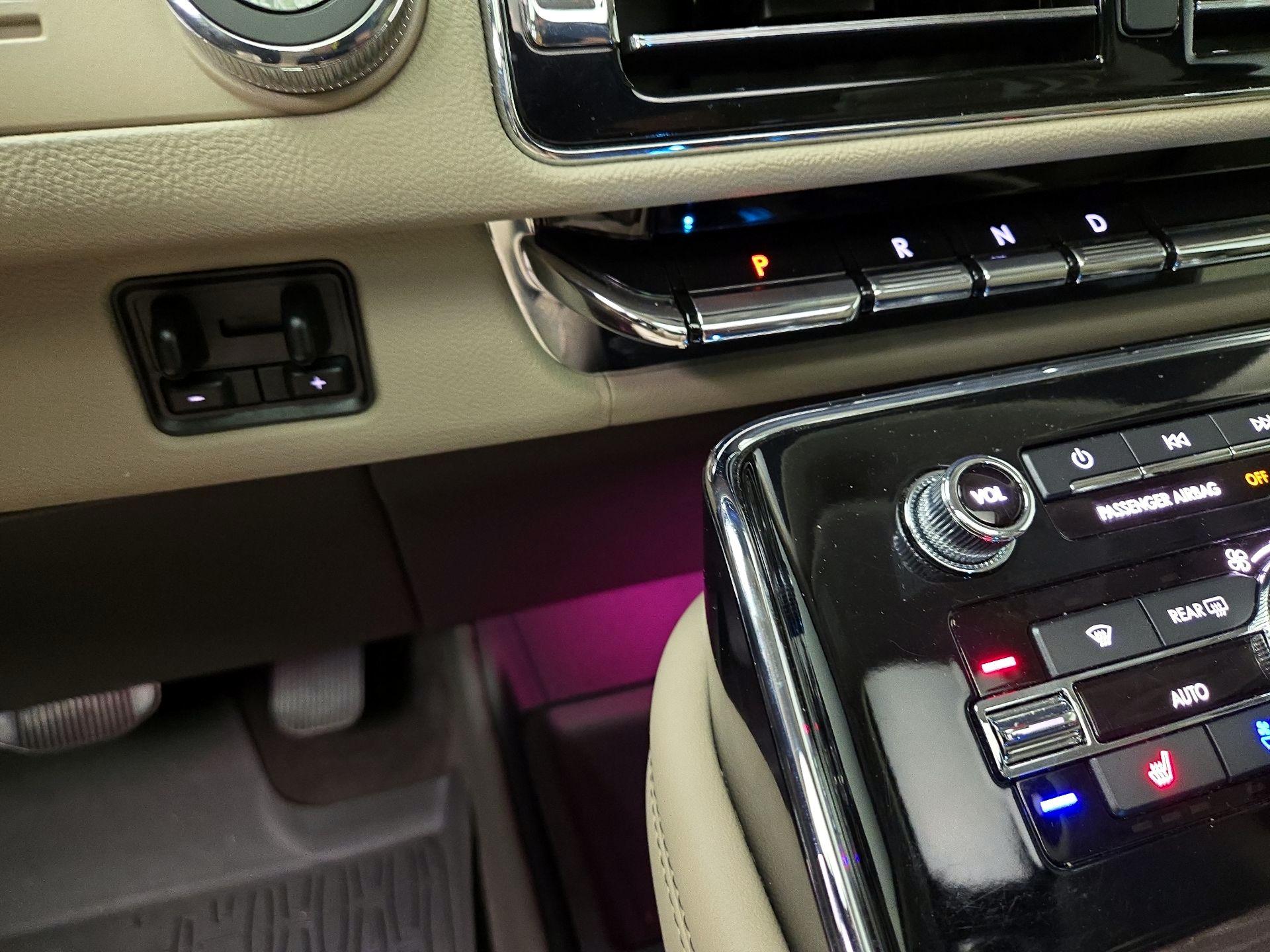 Thumbnail: 2022 Lincoln Navigator - 18