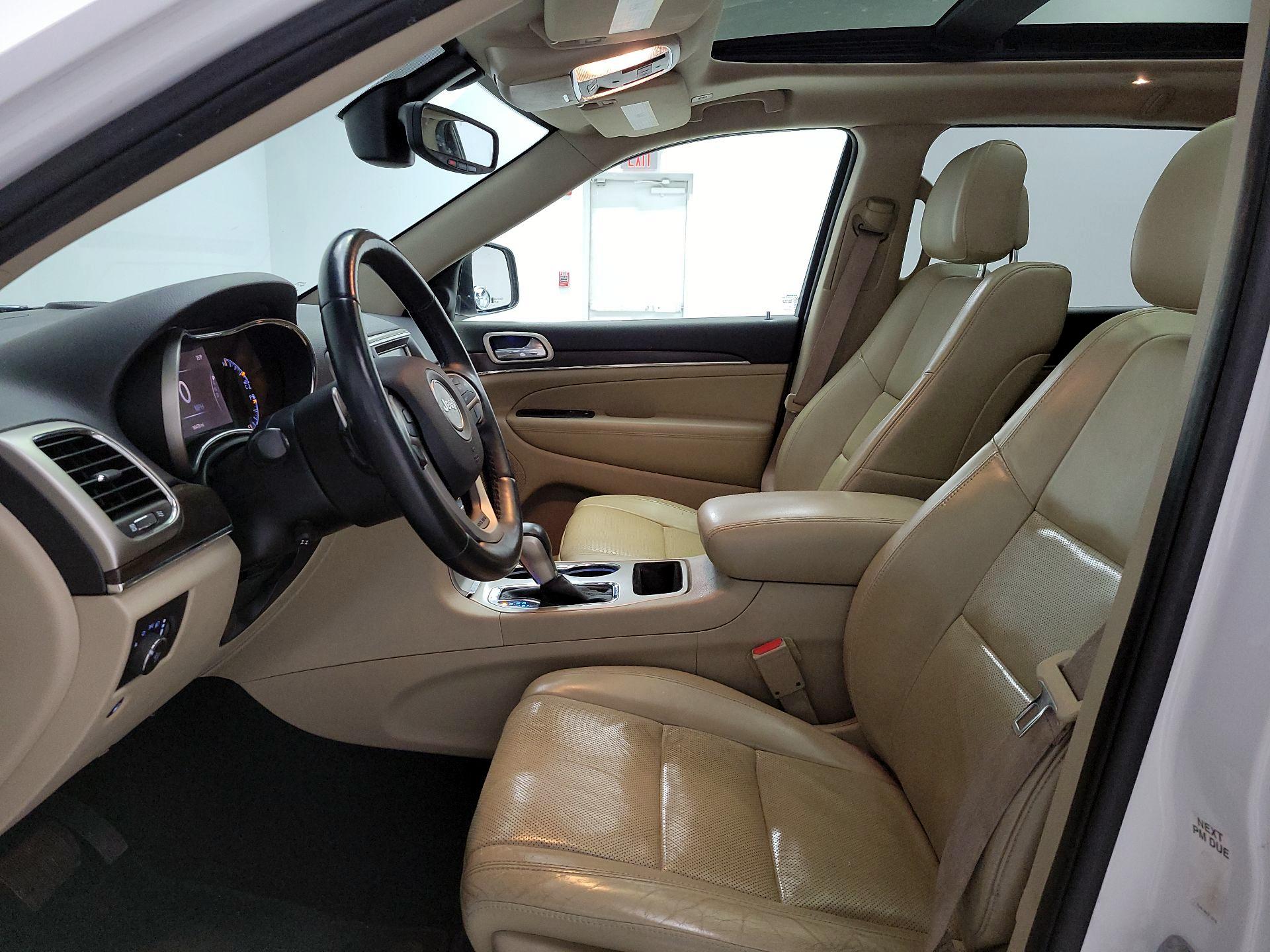 Thumbnail: 2017 Jeep Grand Cherokee - 11