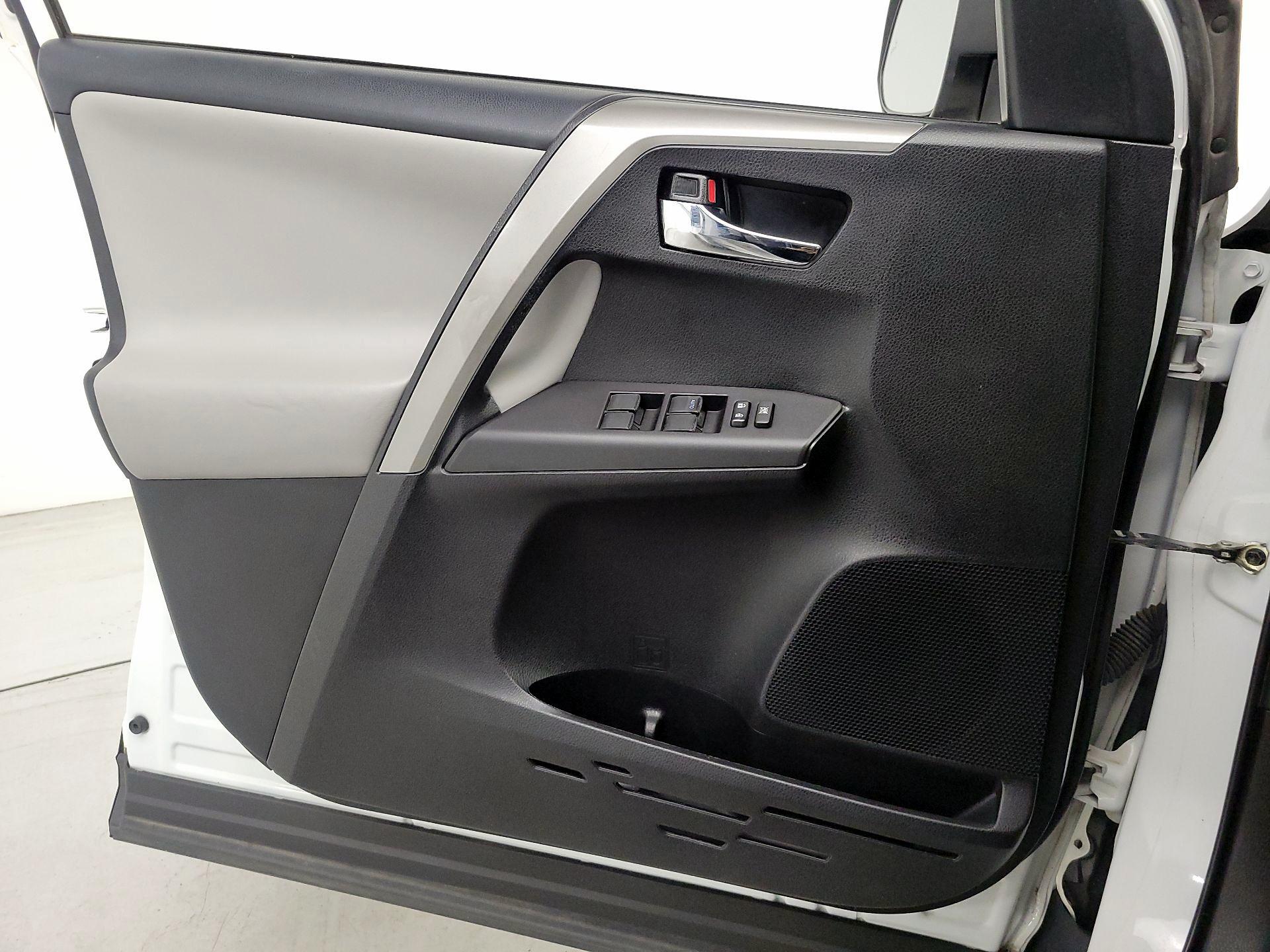 Thumbnail: 2017 Toyota RAV4 - 12