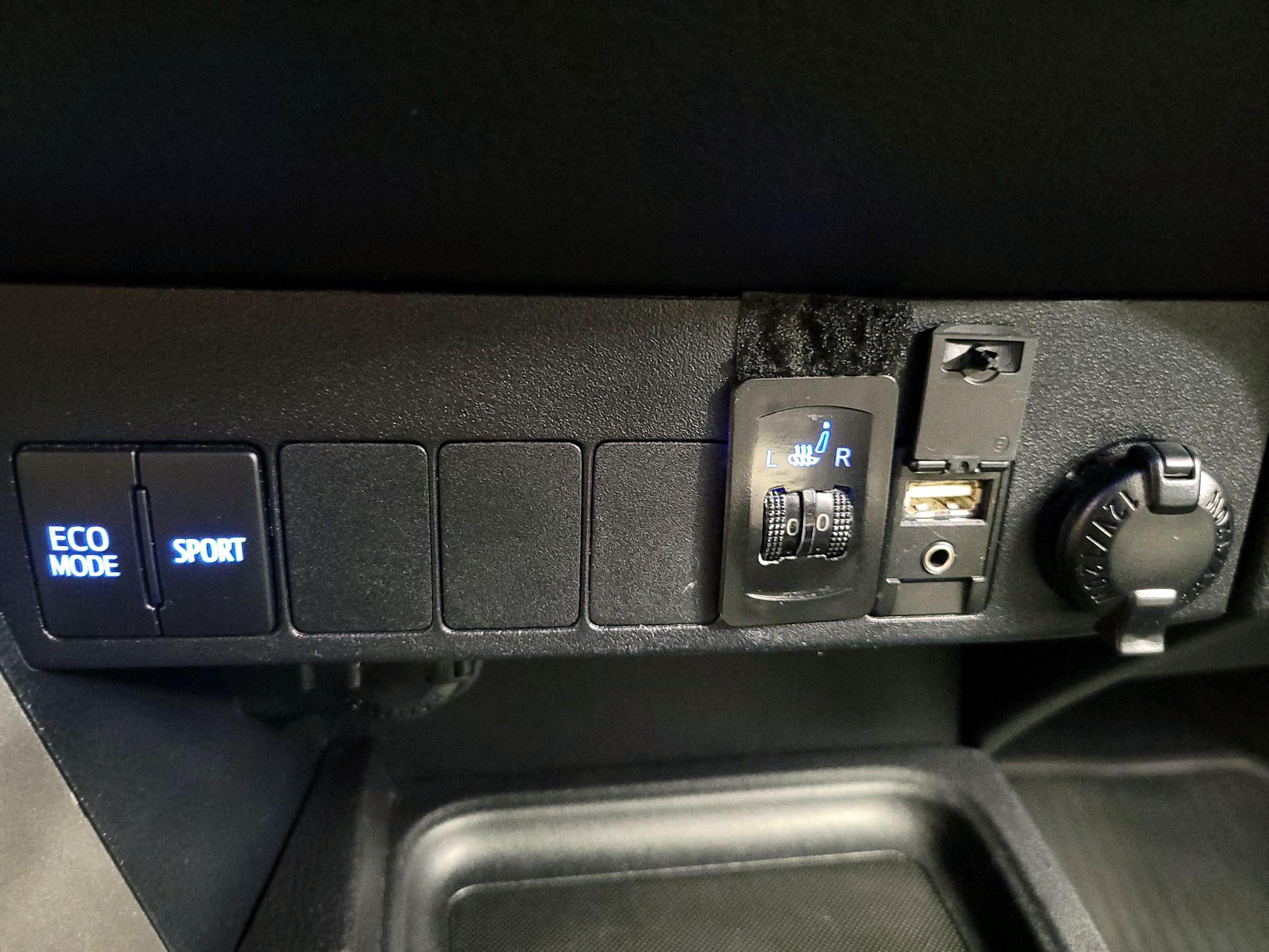 Thumbnail: 2017 Toyota RAV4 - 18