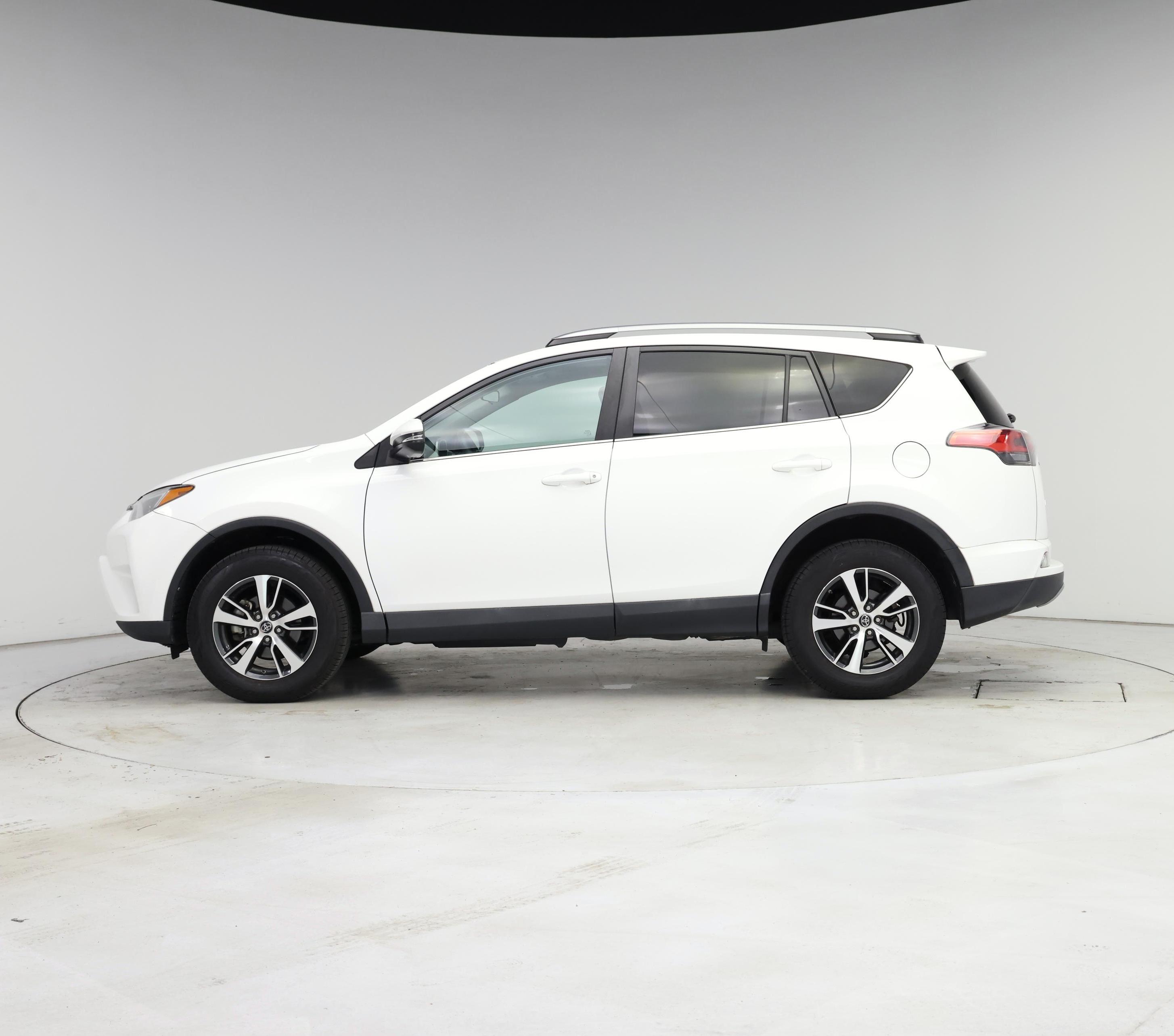 Thumbnail: 2017 Toyota RAV4 - 3