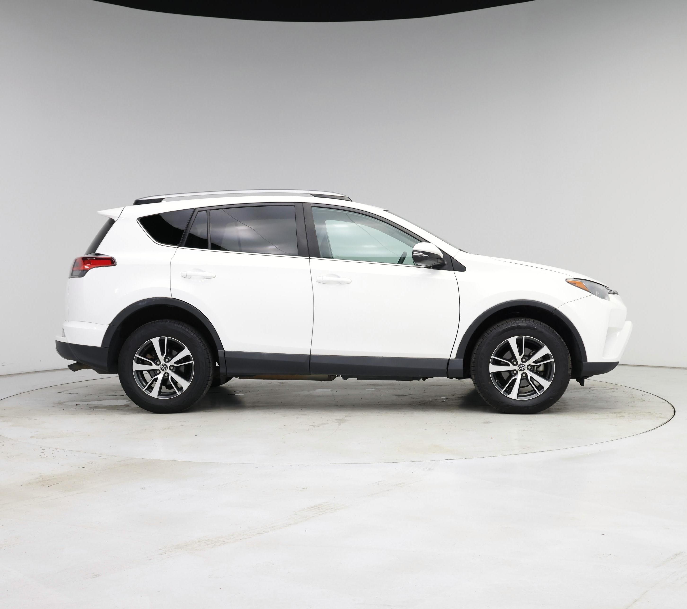 Thumbnail: 2017 Toyota RAV4 - 7