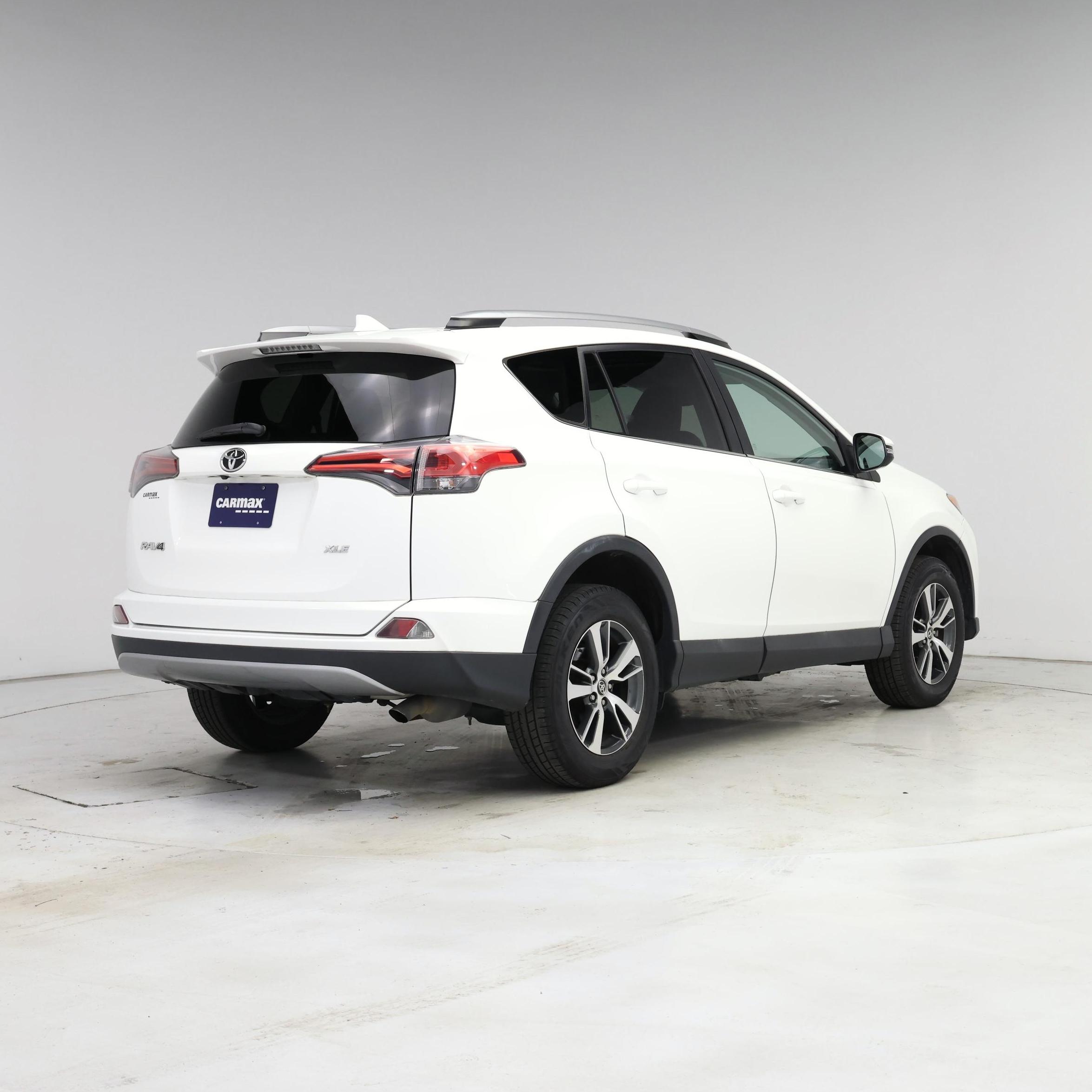 Thumbnail: 2017 Toyota RAV4 - 8
