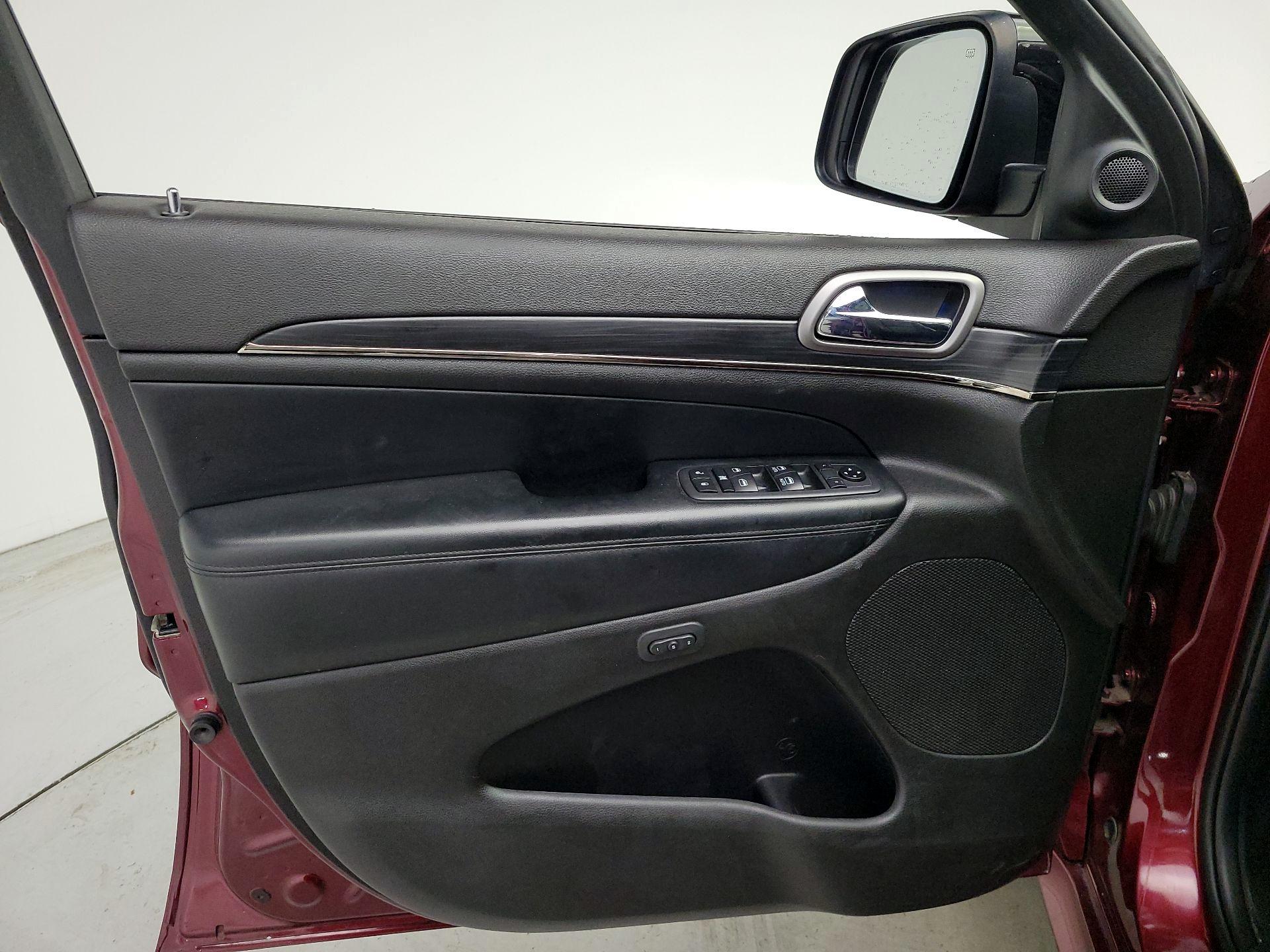 Thumbnail: 2020 Jeep Grand Cherokee - 12