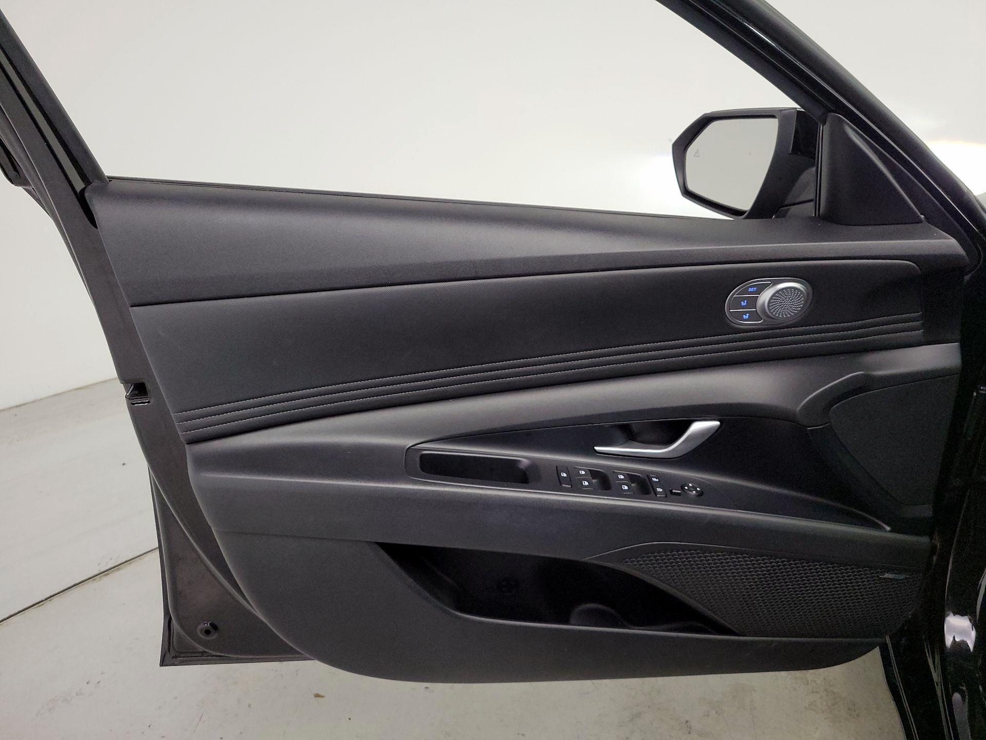 Thumbnail: 2022 Hyundai Elantra - 12