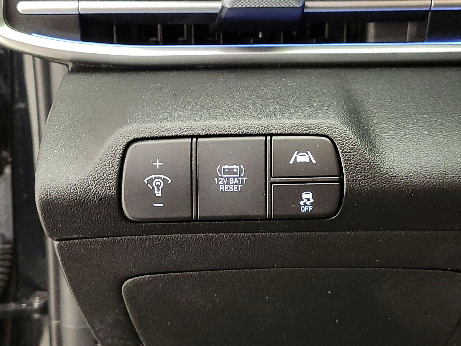 Thumbnail: 2022 Hyundai Elantra - 13