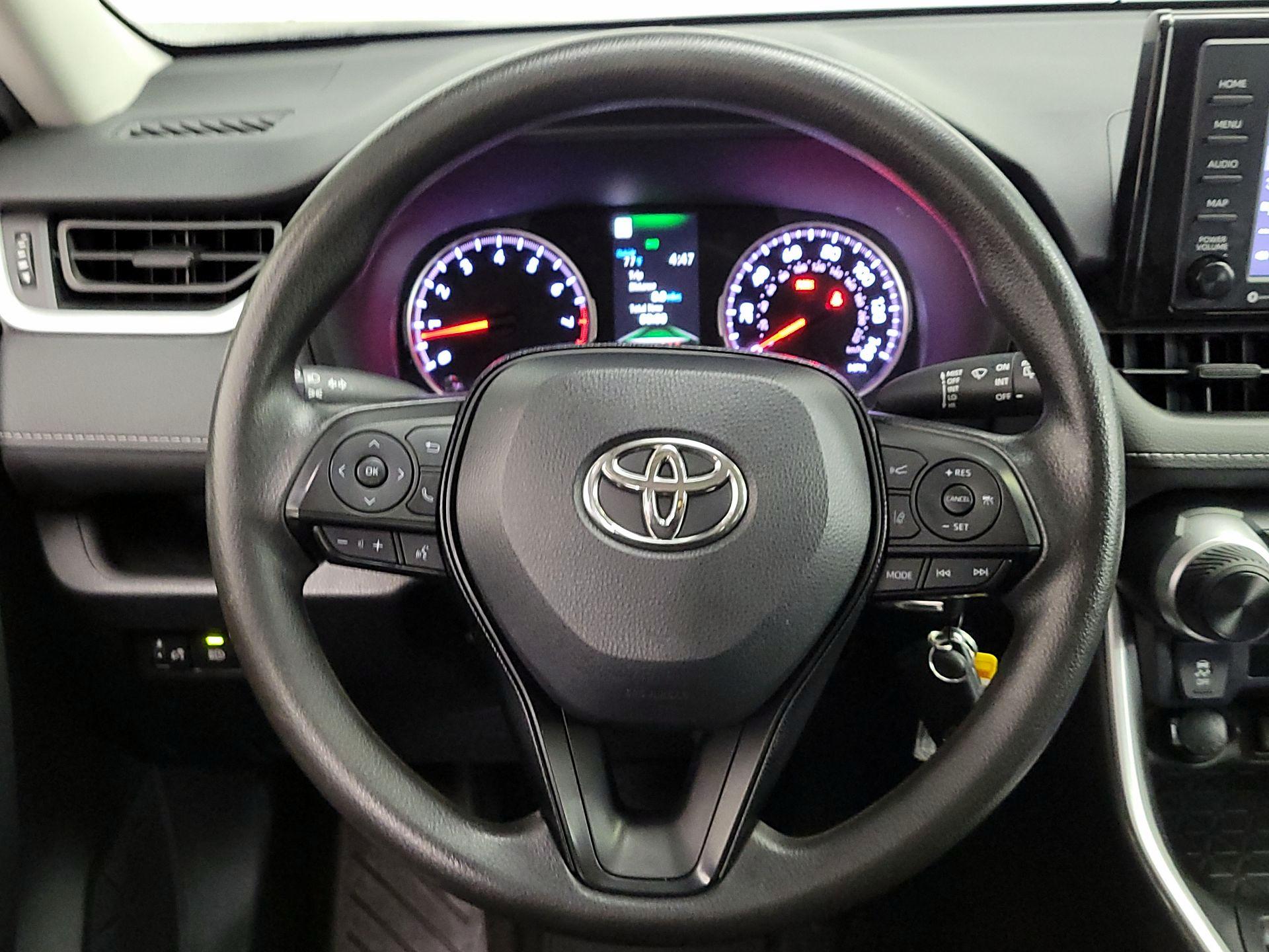 Thumbnail: 2021 Toyota RAV4 - 10