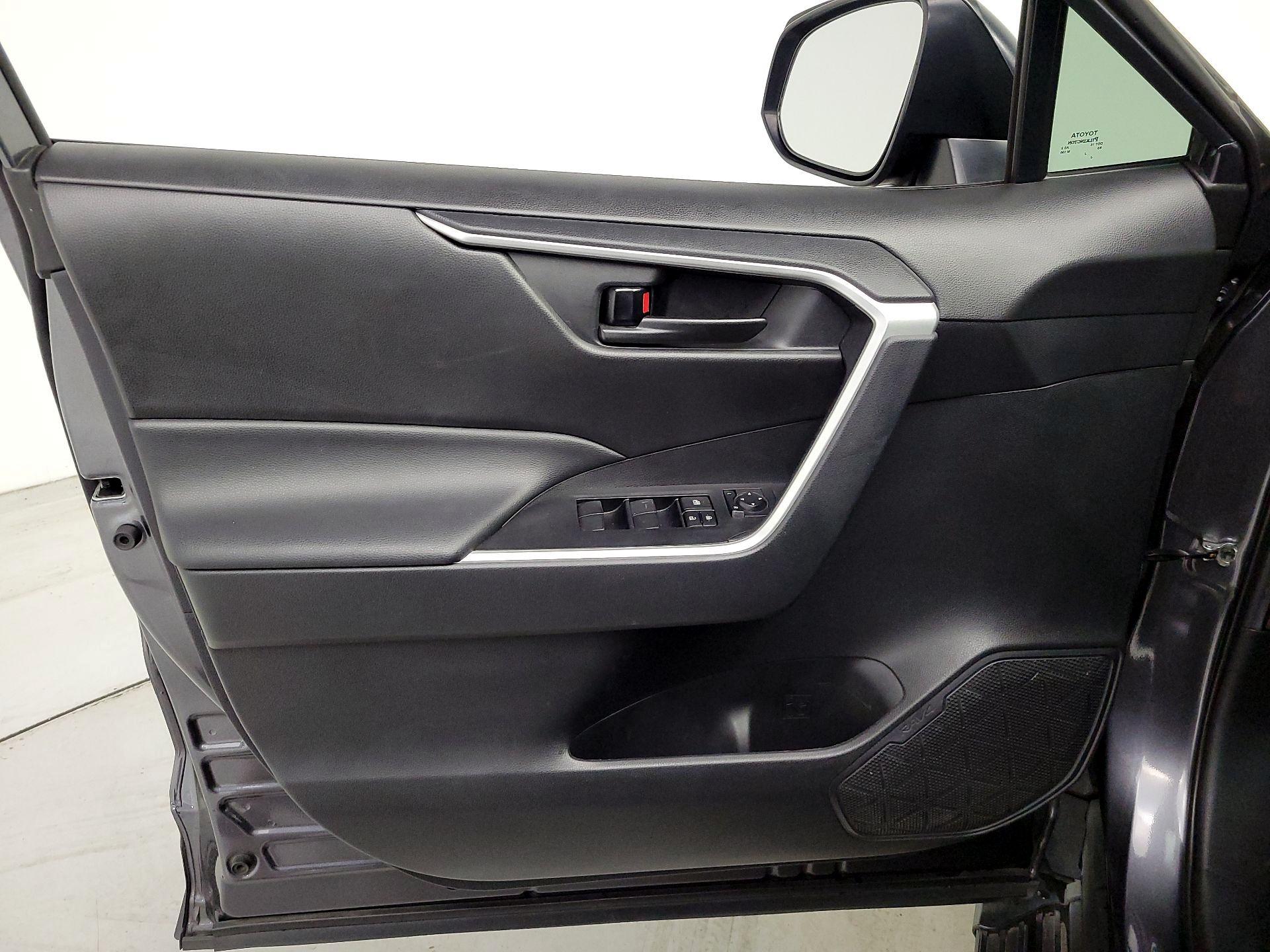 Thumbnail: 2021 Toyota RAV4 - 12