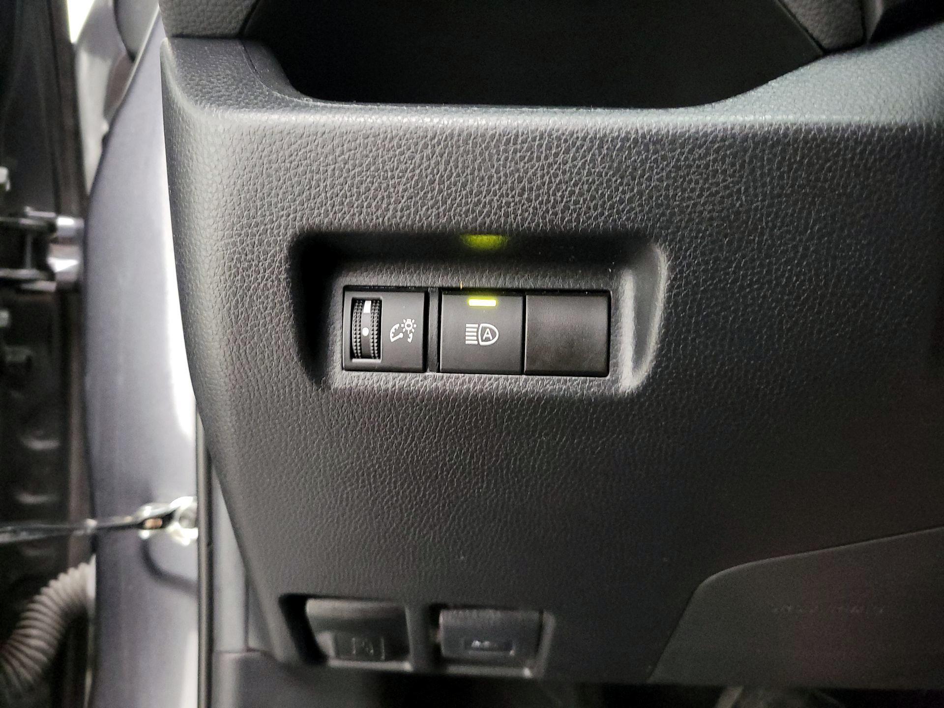 Thumbnail: 2021 Toyota RAV4 - 13