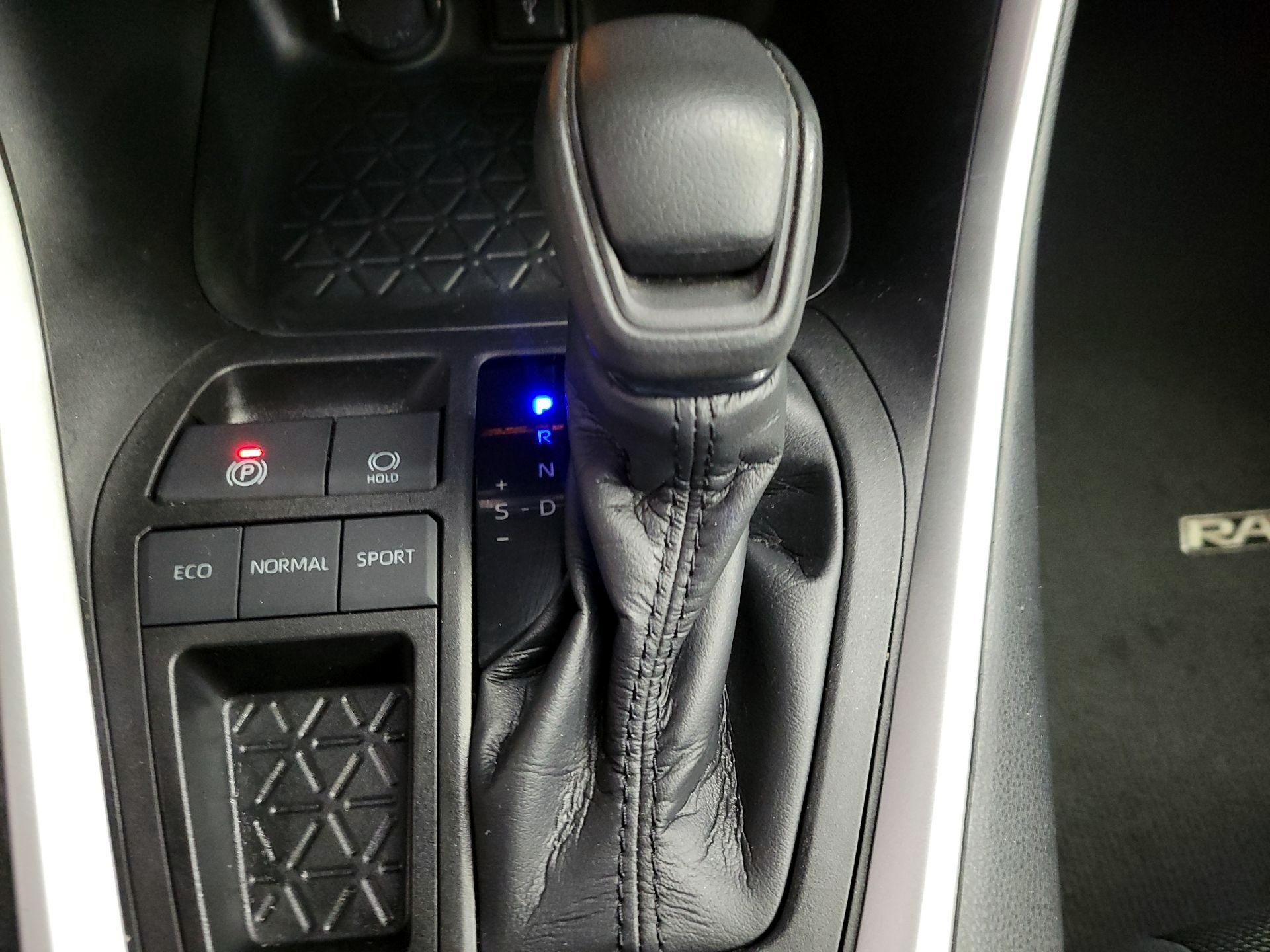 Thumbnail: 2021 Toyota RAV4 - 17