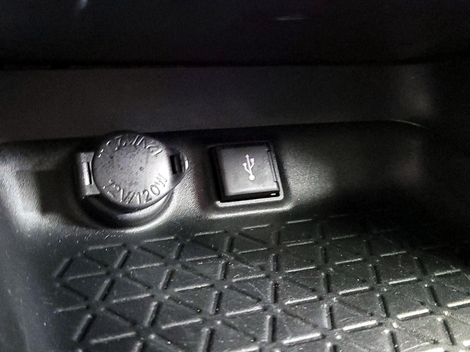 Thumbnail: 2021 Toyota RAV4 - 18